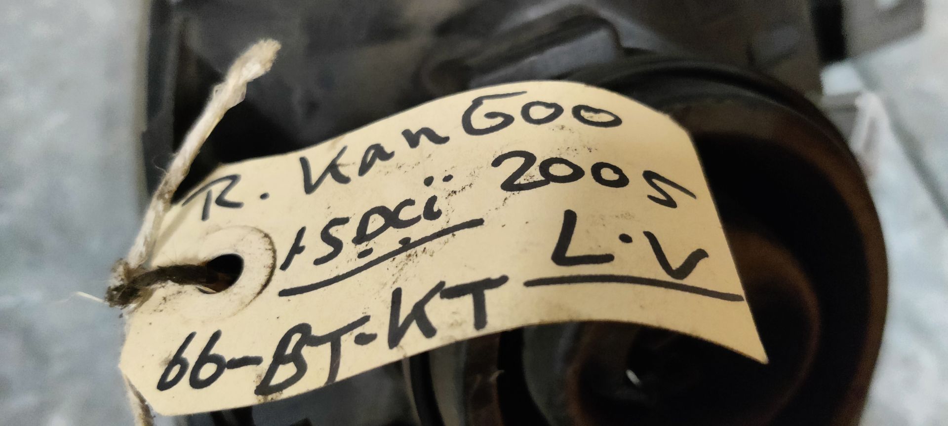 Renault Kangoo  onderdelen bij Stegeman Autosloperij V.O.F.