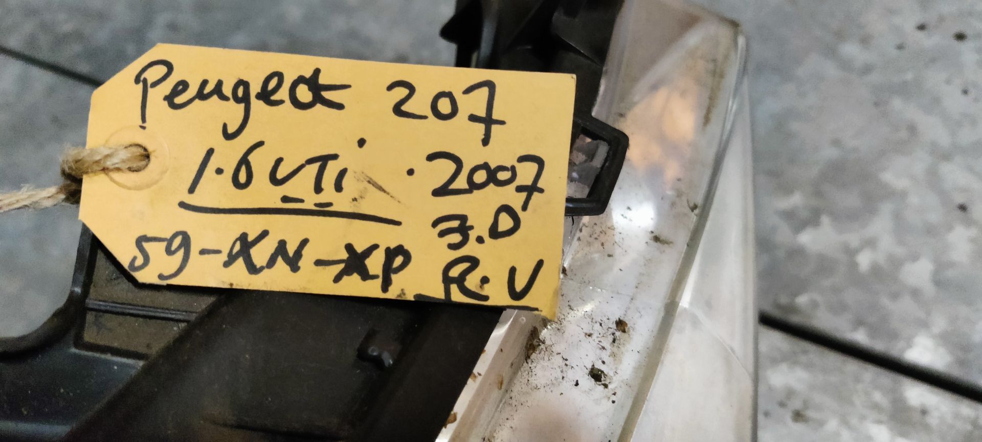 Peugeot onderdelen  bij Stegeman Autosloperij V.O.F.