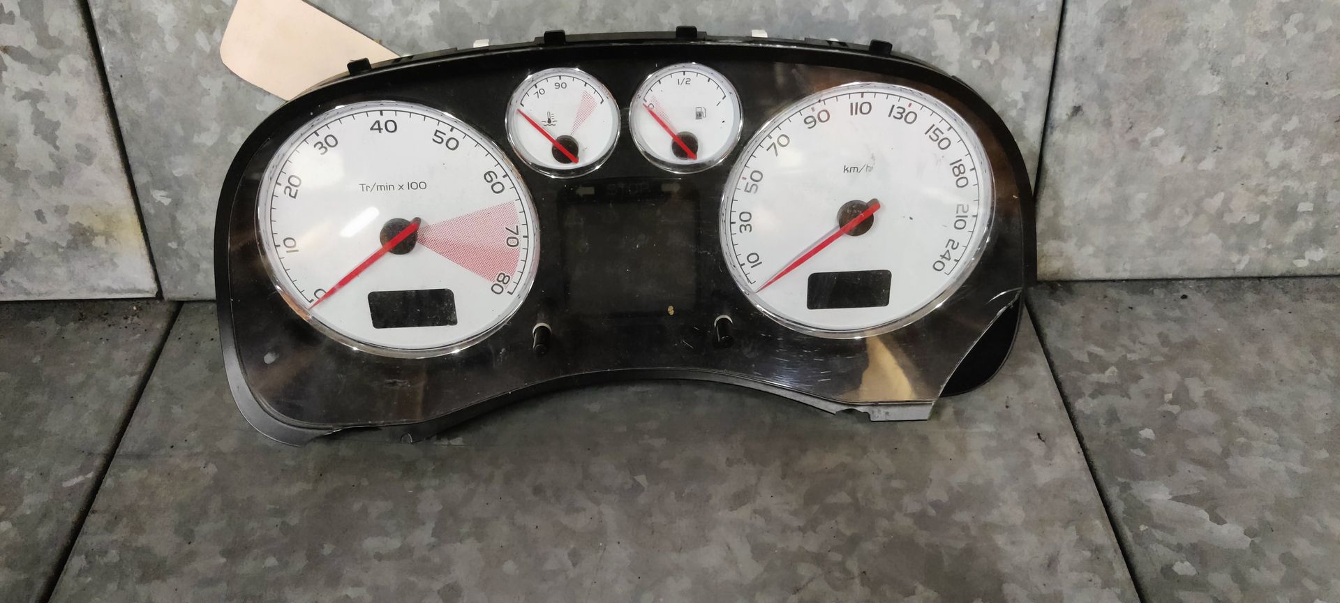 Peugeot onderdelen nieuw en gebruikt bij Stegeman Car Parts, verzenden mogelijk