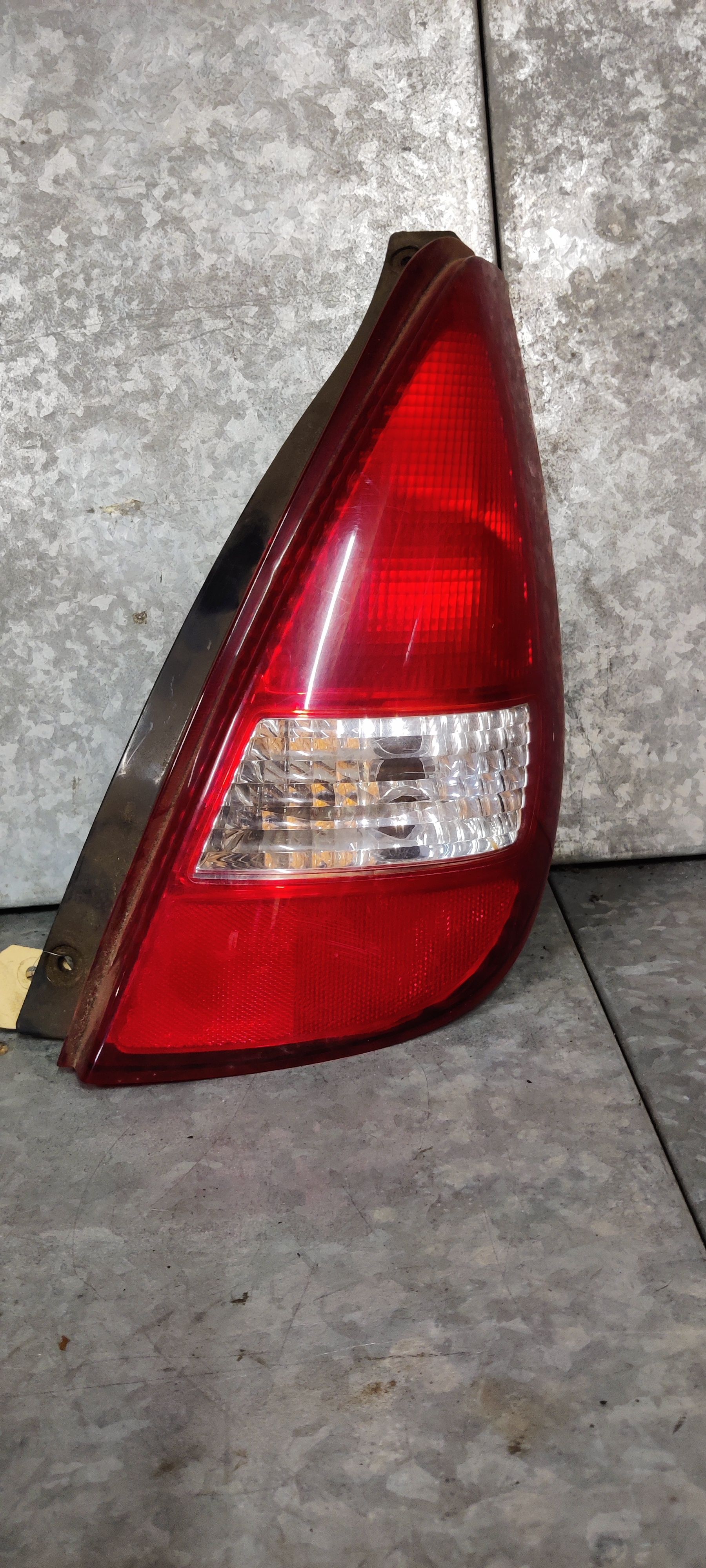 Suzuki Liana  onderdelen bij Stegeman Autosloperij kunnen ook verstuurd worden