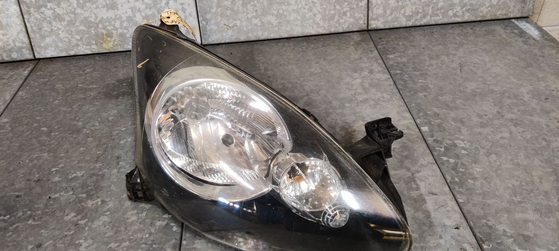 Toyota Aygo staat bij ons op de sloop te vinden; www.stegemanautosloperij.nl