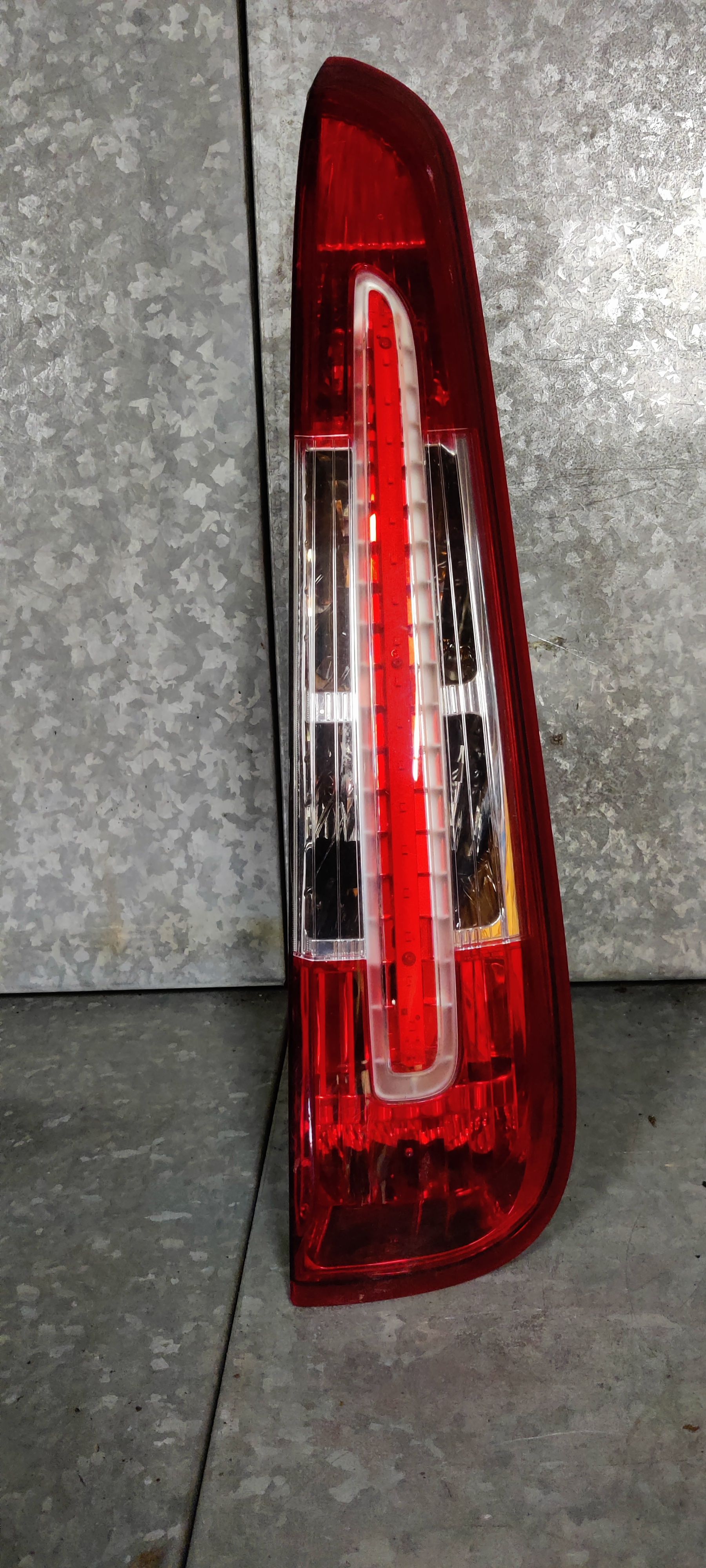 Ford C-Max van diverse bouwjaren staan bij ons op de sloop te vinden; www.stegemanautosloperij.nl