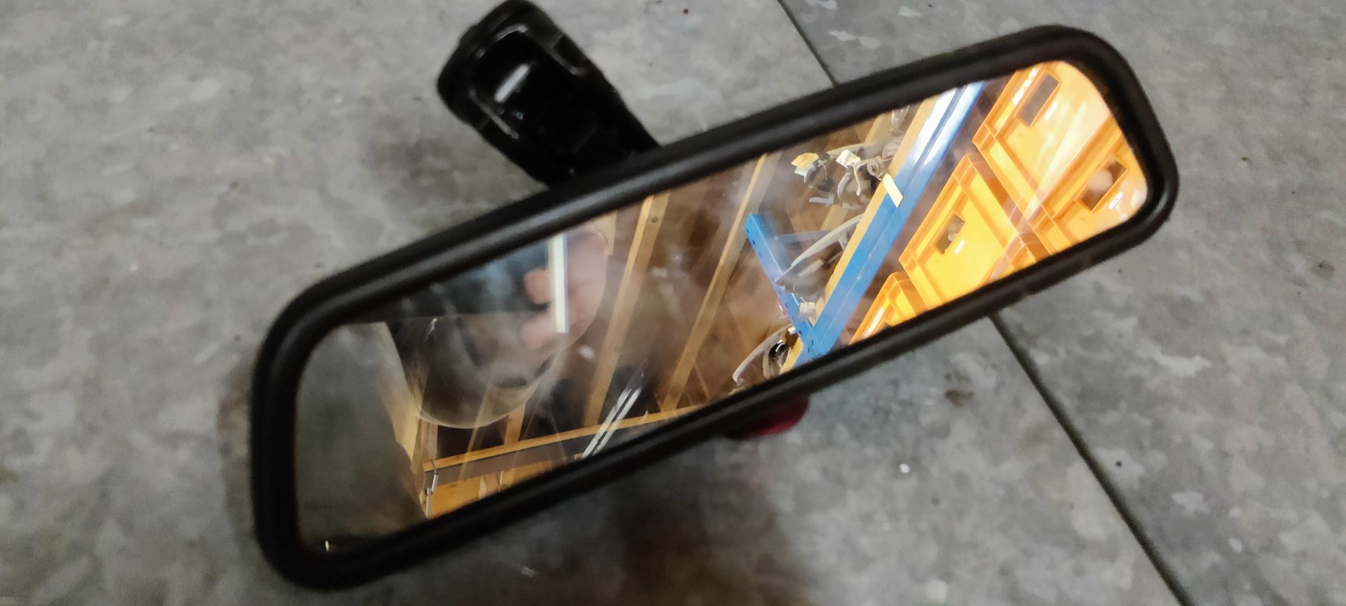 BMW 318i (E91) binnenspiegel uit 2007.