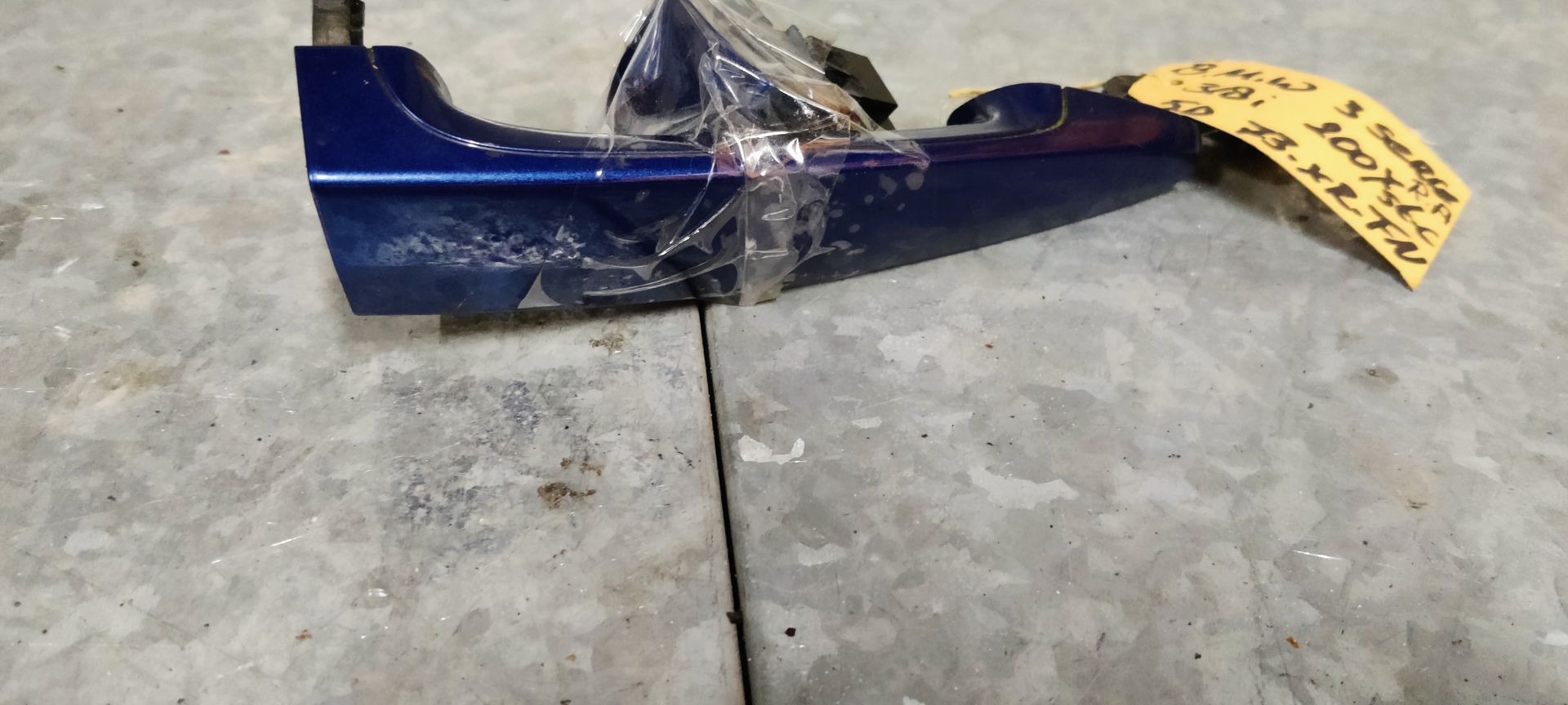 BMW 318i (E91) deurhendel buitenzijde rechter achterportier uit 2007.