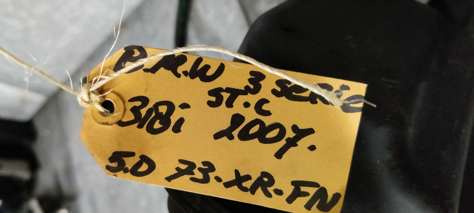 BMW 318i (E90, E91) expansievat uit 2007.