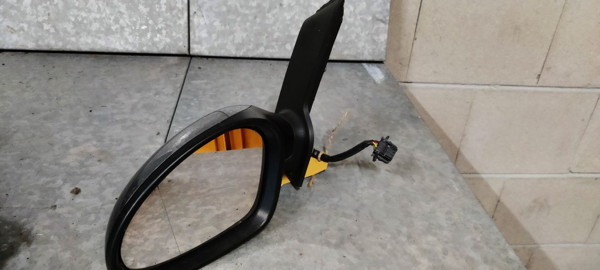 Seat Altea linkerspiegel verstelbaar uit 2004.