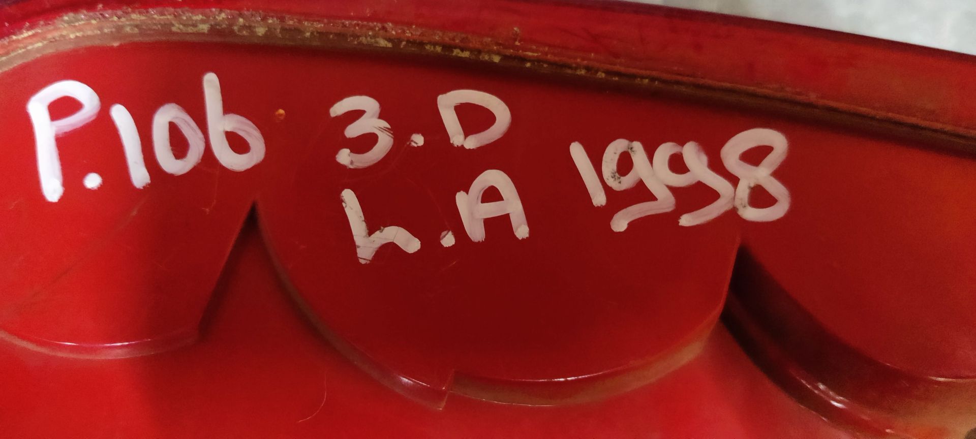 Peugeot 106 linker achterlicht uit 1998.