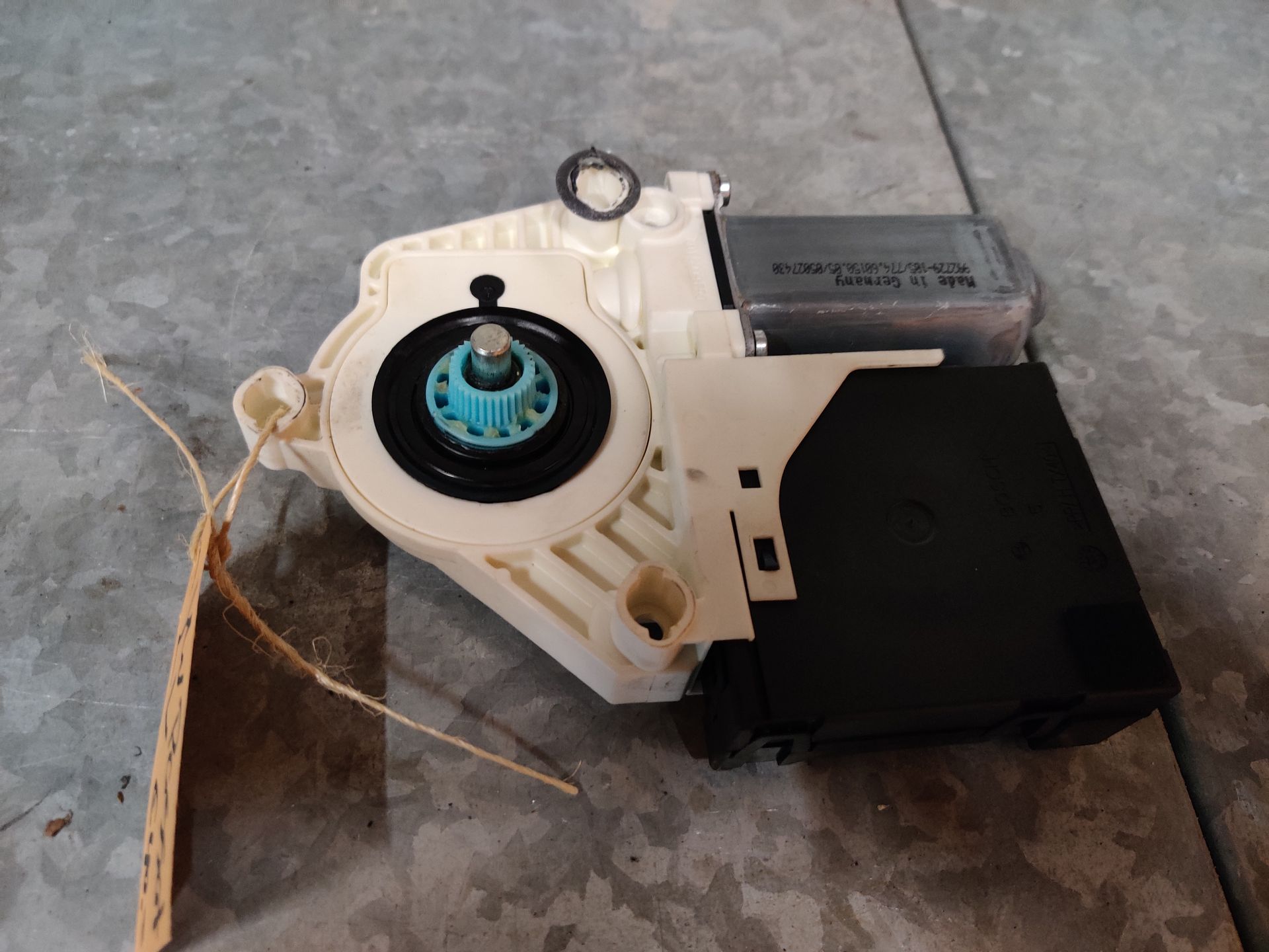 VW Passat meer dan 5000 onderdelen bij ons in het magazijn. www.stegemancarparts.nl