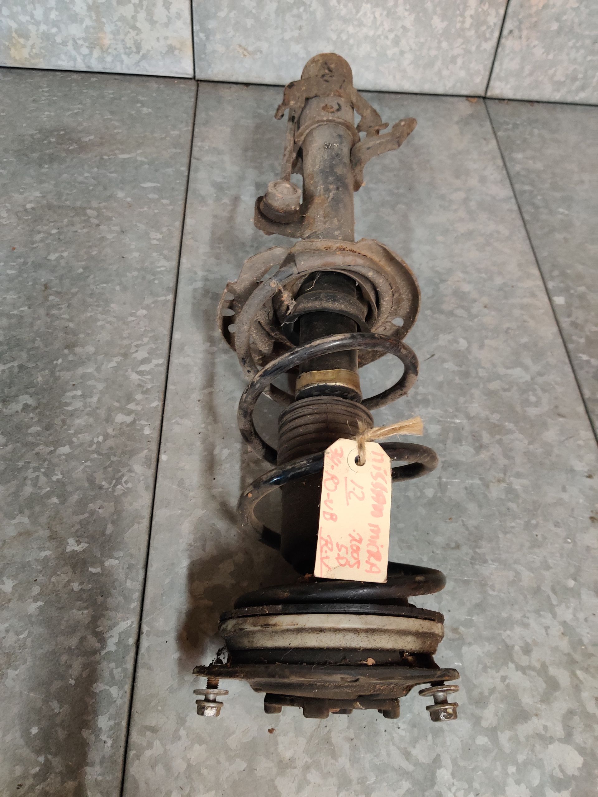 Nissan onderdelen bij Stegeman Autosloperij bij Lochem.