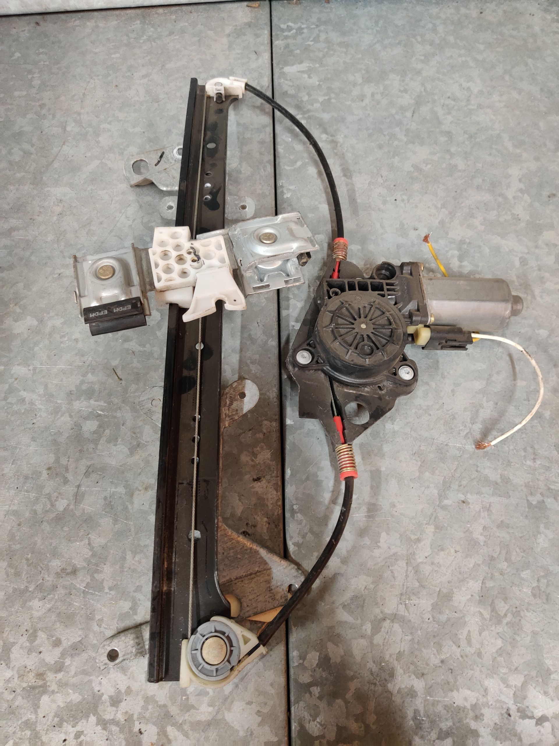 Ford Escort, Taunus, Zephyr, Granada onderdelen bij Stegeman Autosloperij bij Lochem.