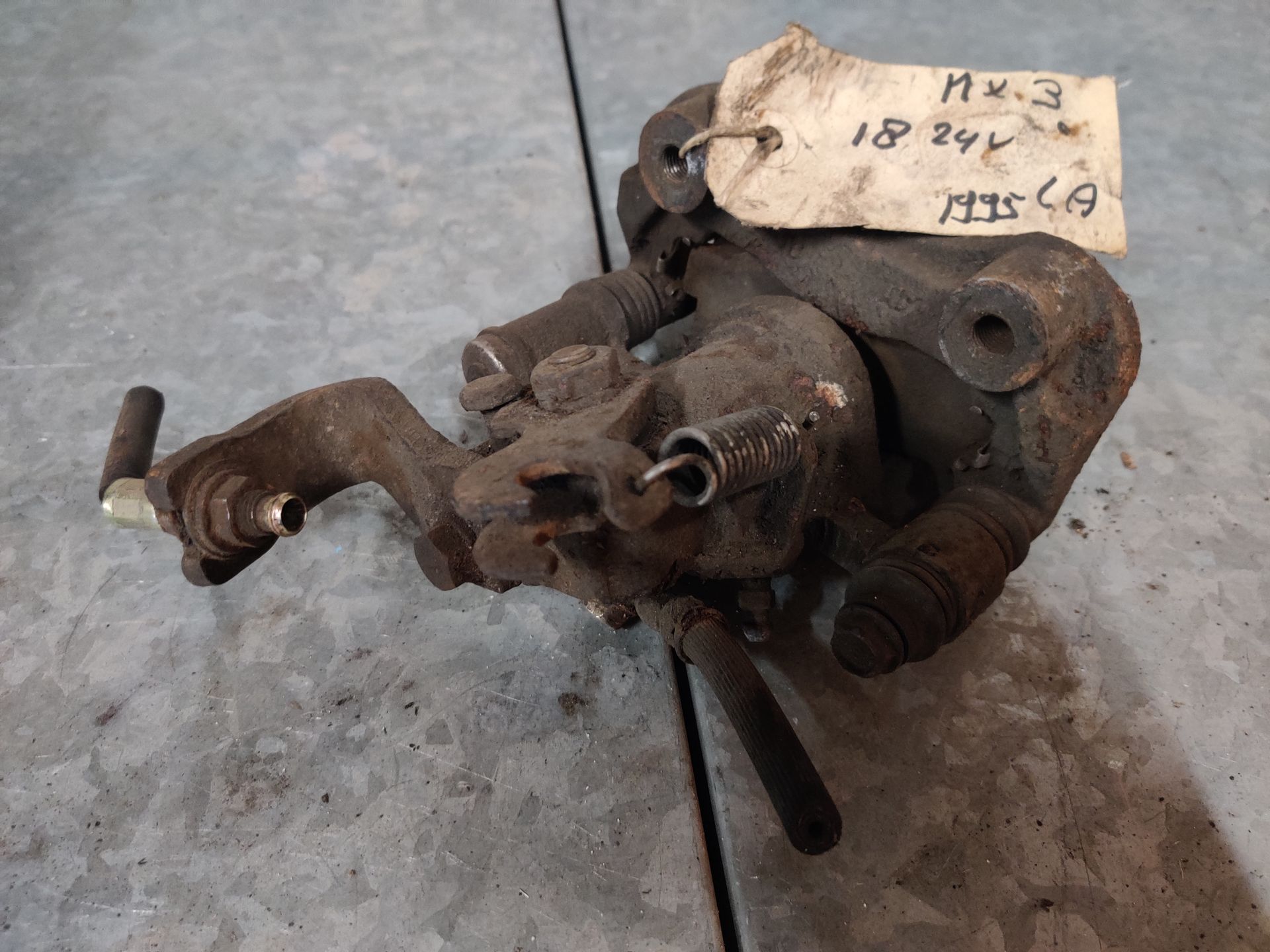 Mazda MX3 remklauw  onderdelen bij  Stegeman Car Parts