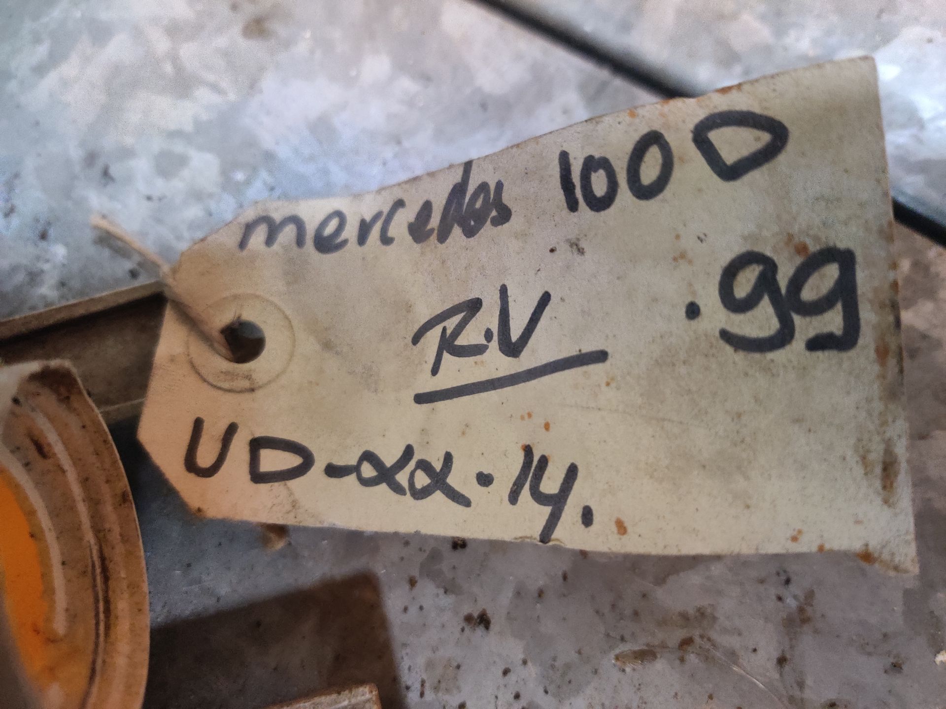 Mercedes 100D onderdelen bij  Stegeman Car Parts www.stegemancarparts.nl