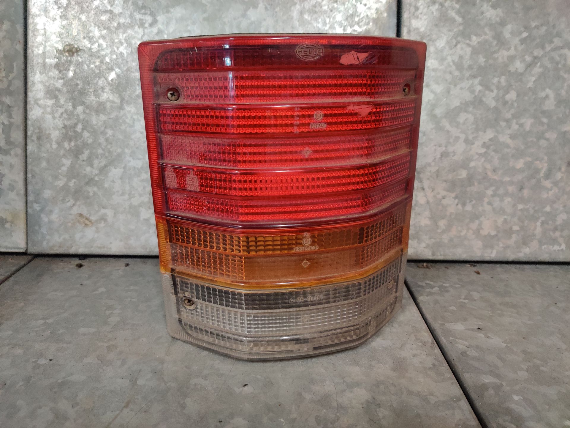 Mercedes 100D  onderdelen bij www.autosloperij-apeldoorn.nl