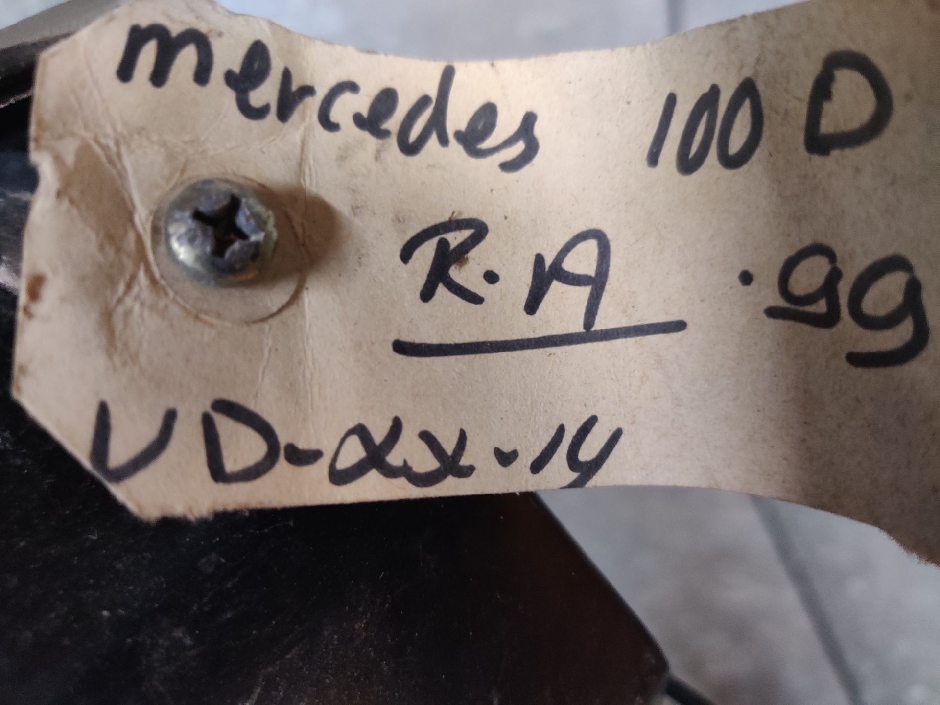 Mercedes 100D  onderdelen bij www.autosloperij-apeldoorn.nl