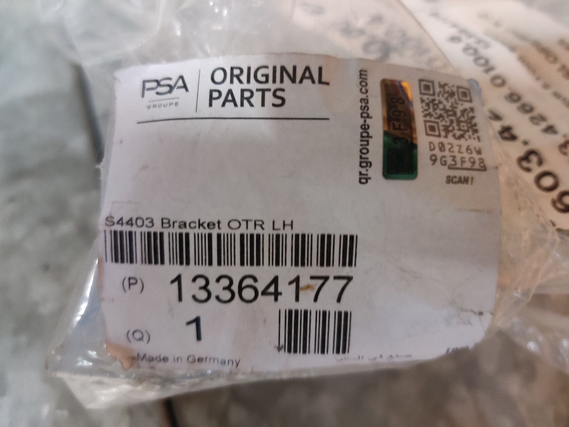 Veel nieuwe Opel onderdelen  bij Stegeman Autosloperij in Exel.