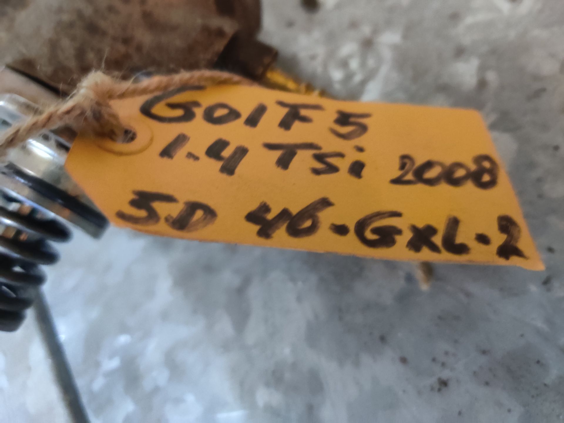 Hogedruk pompen voor VW Golf bij Stegeman Autosloperij in Exel.