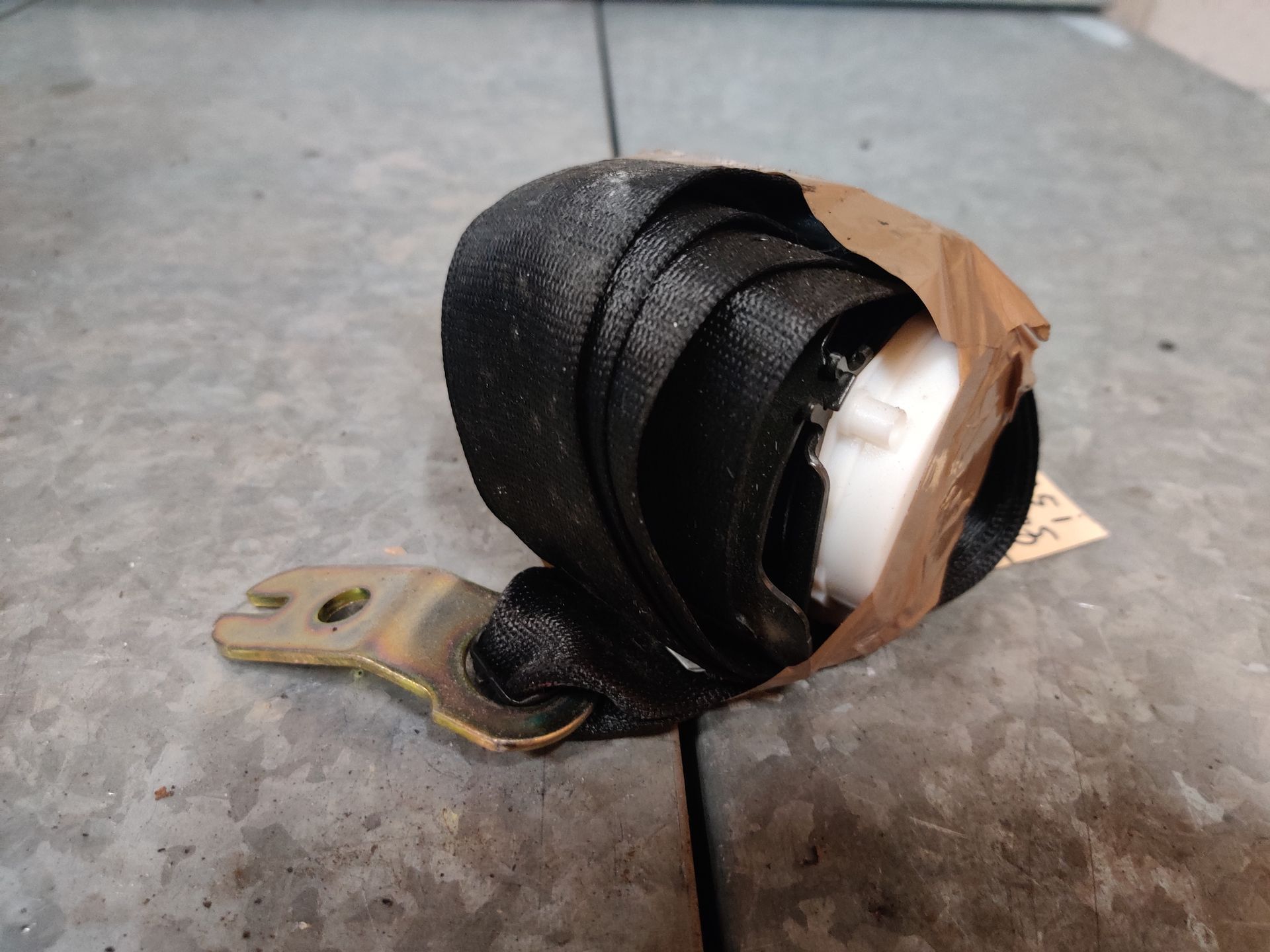 BMW 525i rolgordel linksachter uit 2005.