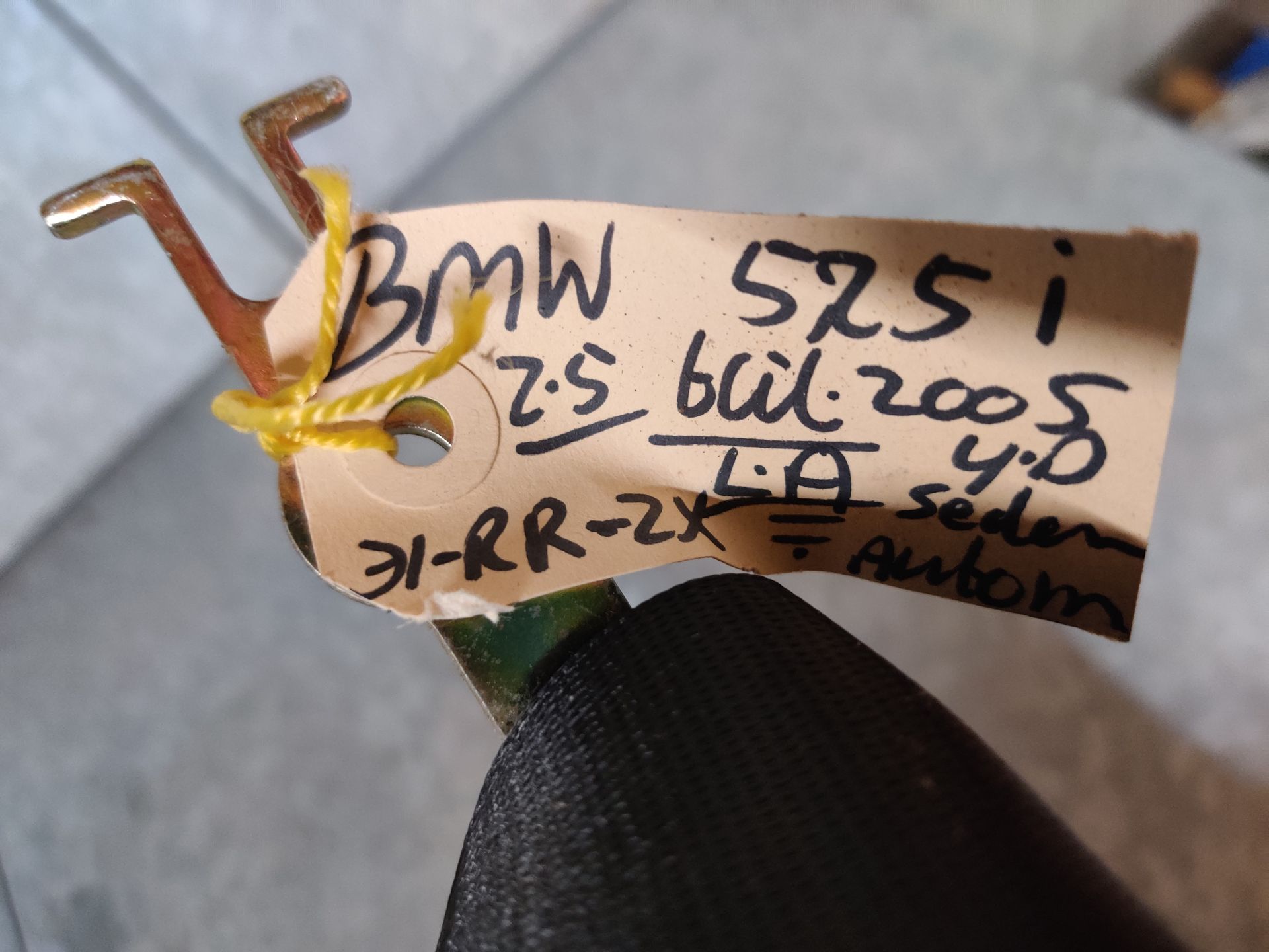 BMW 525i rolgordel linksachter uit 2005.