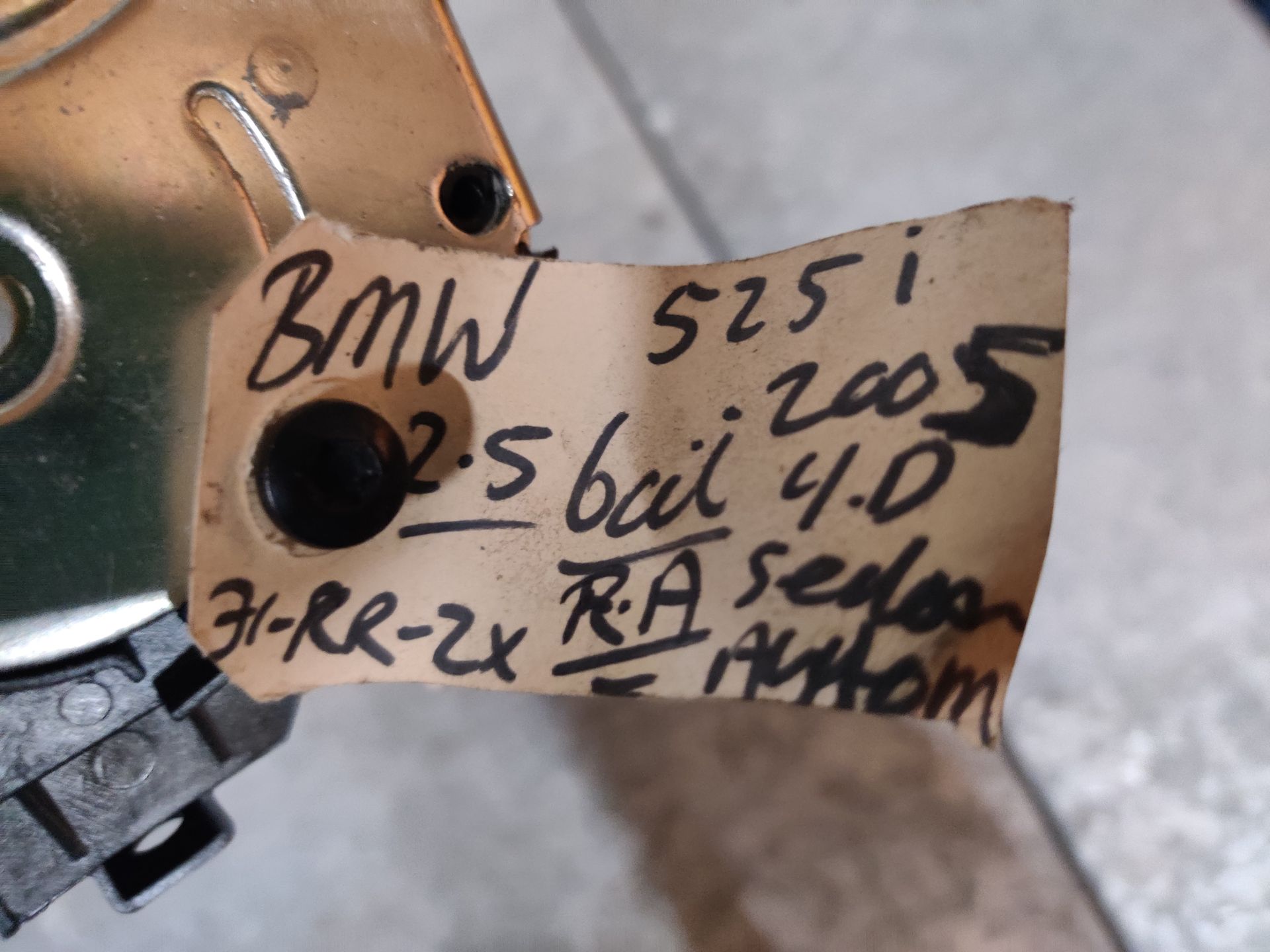 BMW 525i deurslotvanger rechtsachter uit 2005.