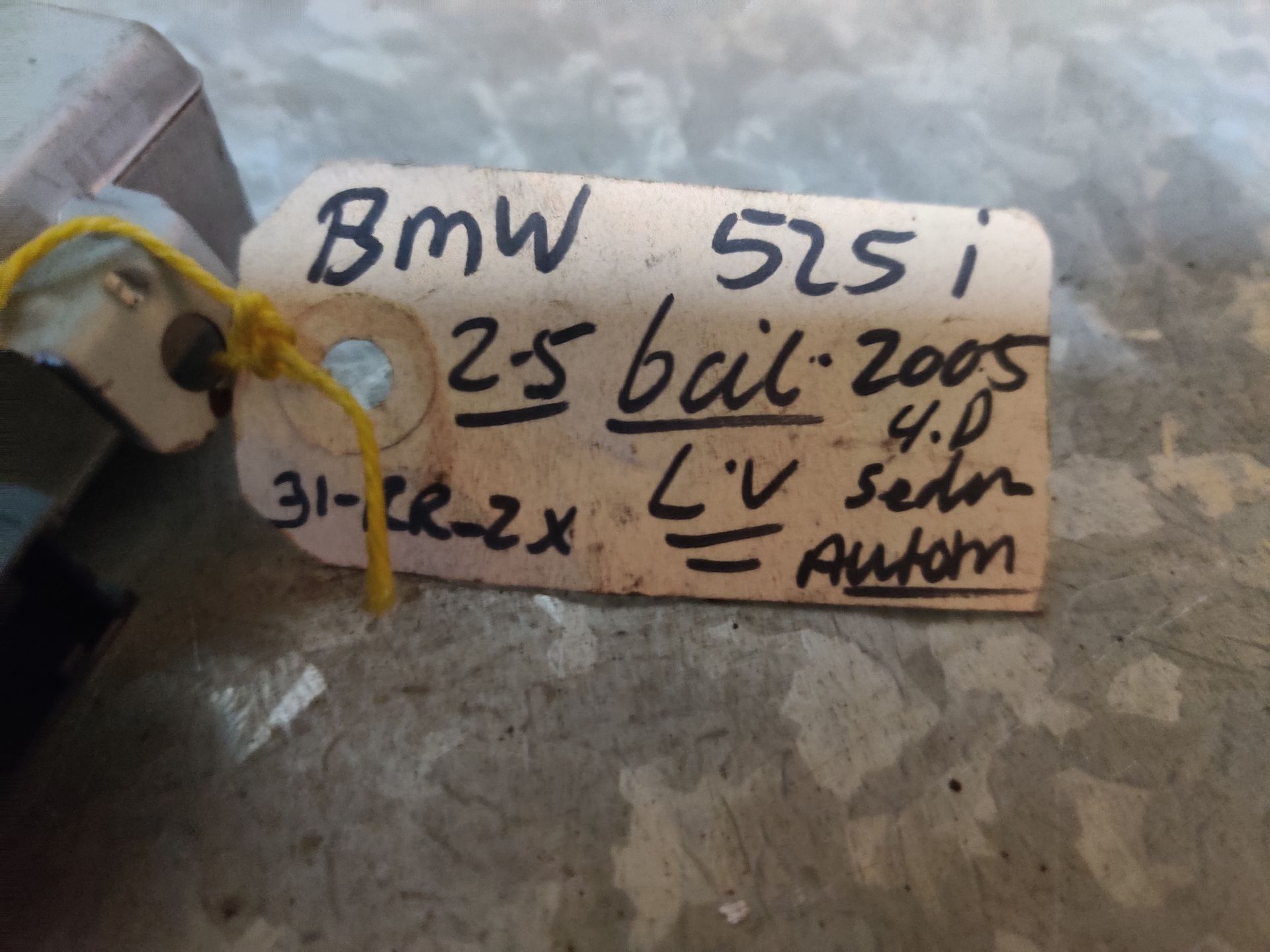 BMW 525i computer rlinkerdeur van een 4 deurs uit 2005.