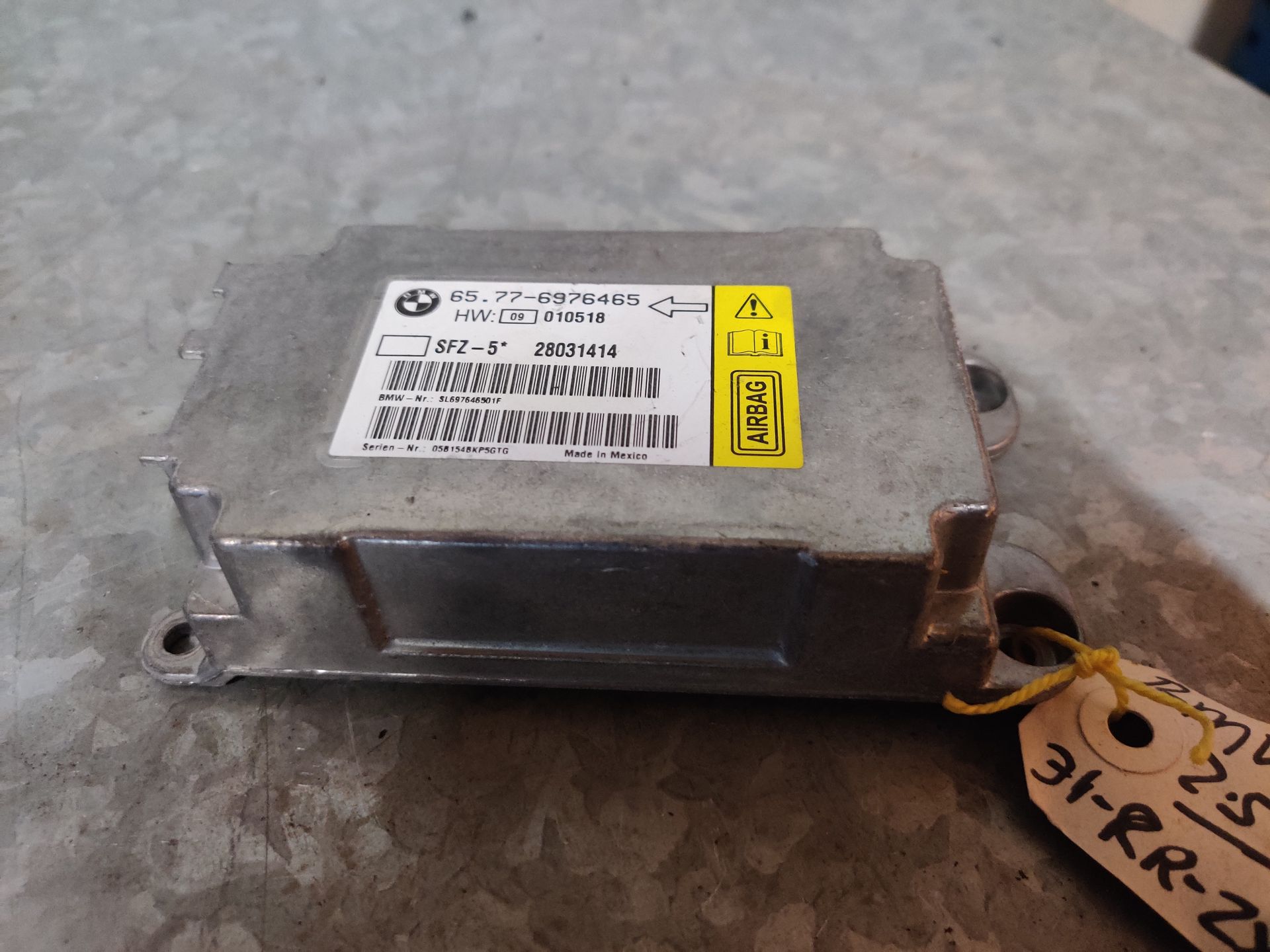 BMW 525i airbagmodule van een 4 deurs uit 2005.