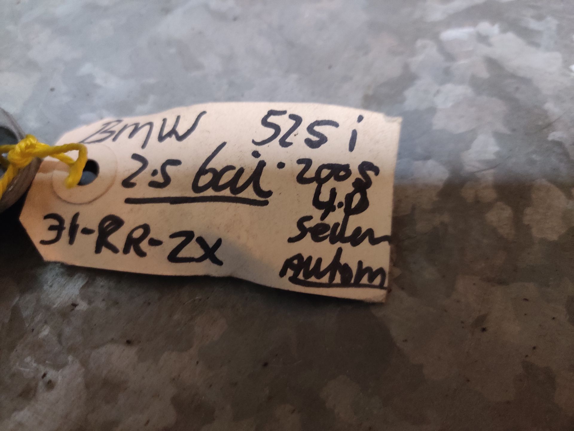 BMW 525i airbagmodule van een 4 deurs uit 2005.