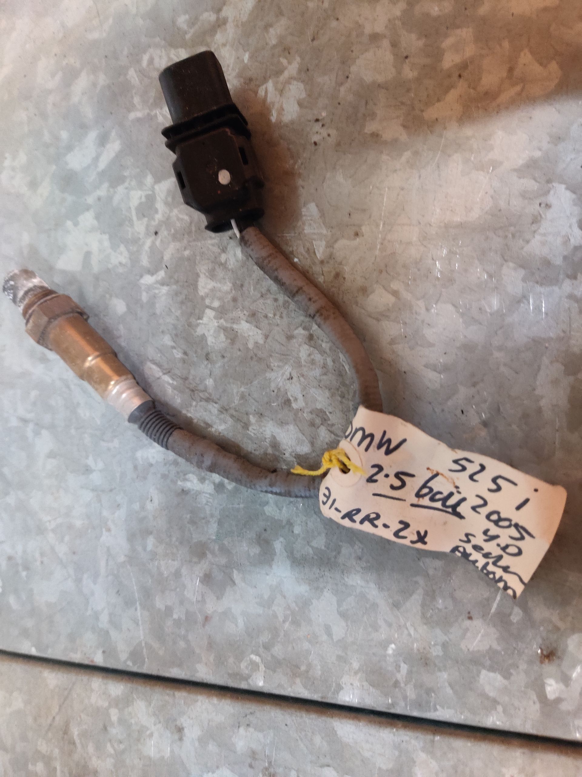 Lambdasonde BMW 525i bij Stegeman in Exel. Tel 0573421372