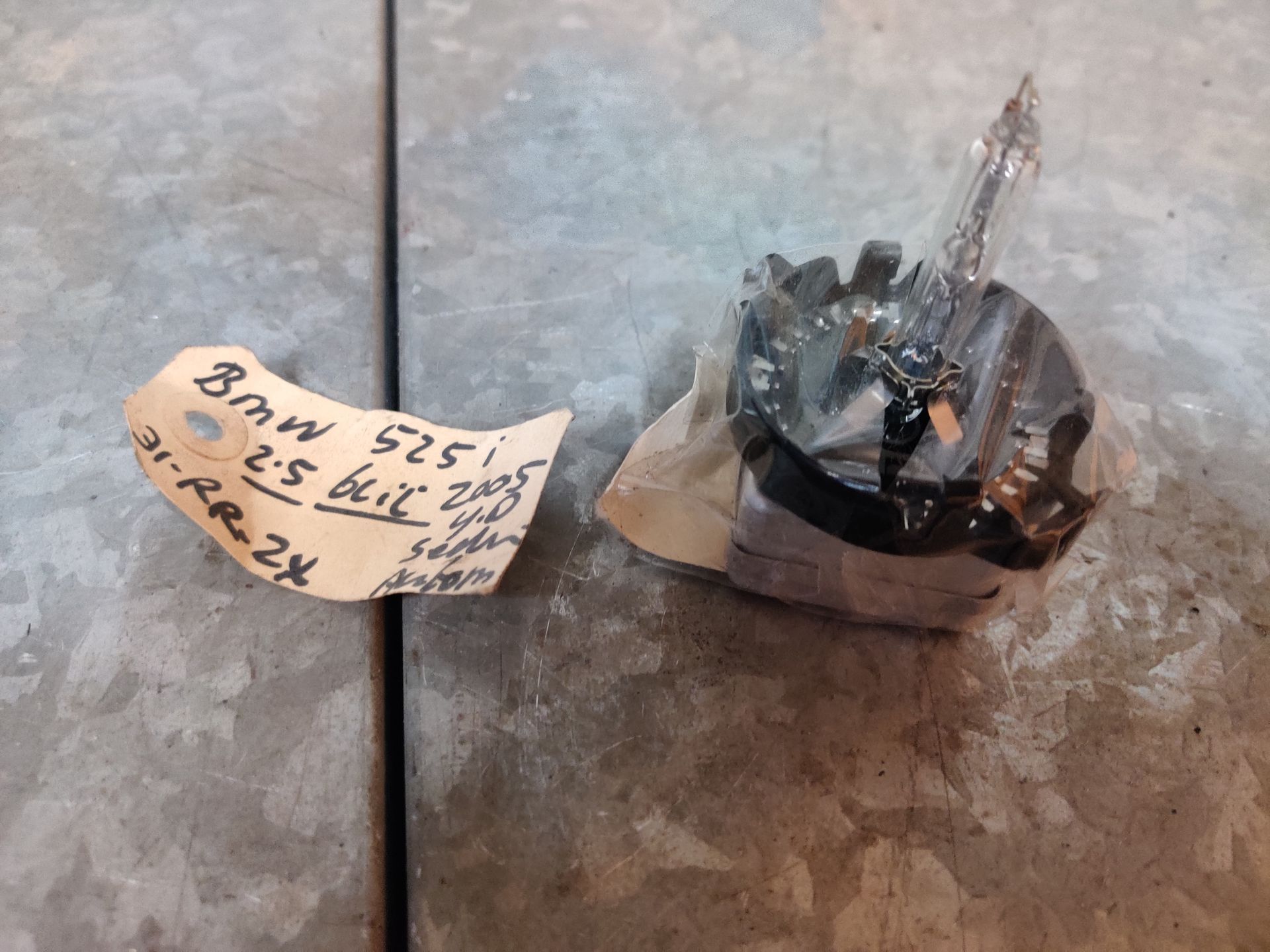 BMW 525i lamp uit 2025.