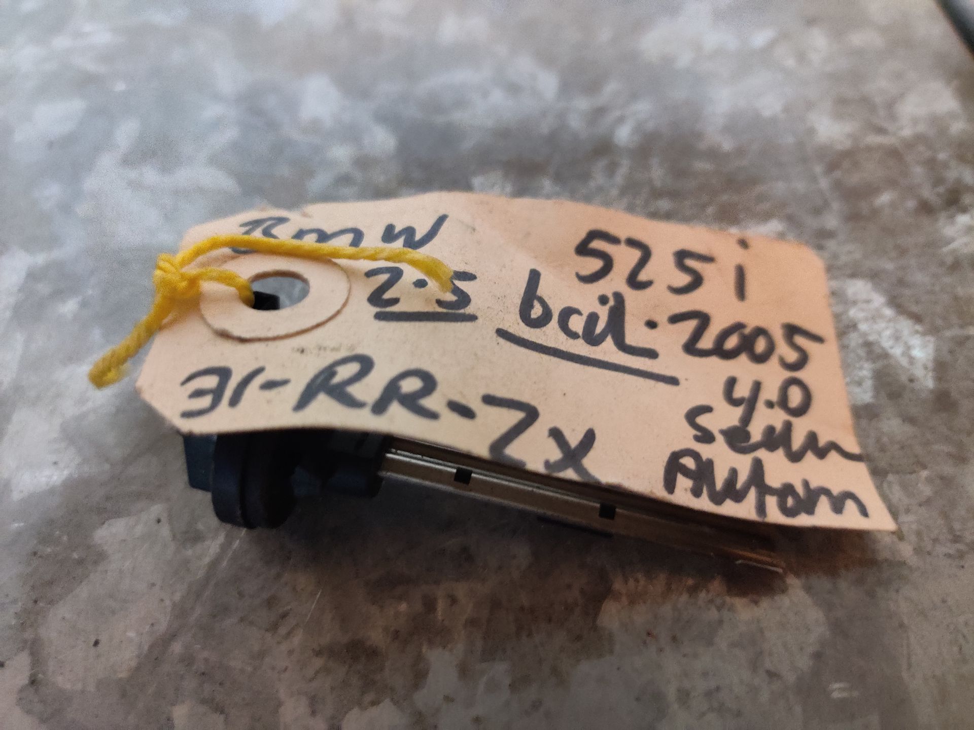 BMW 525i meetpin uit 2005.