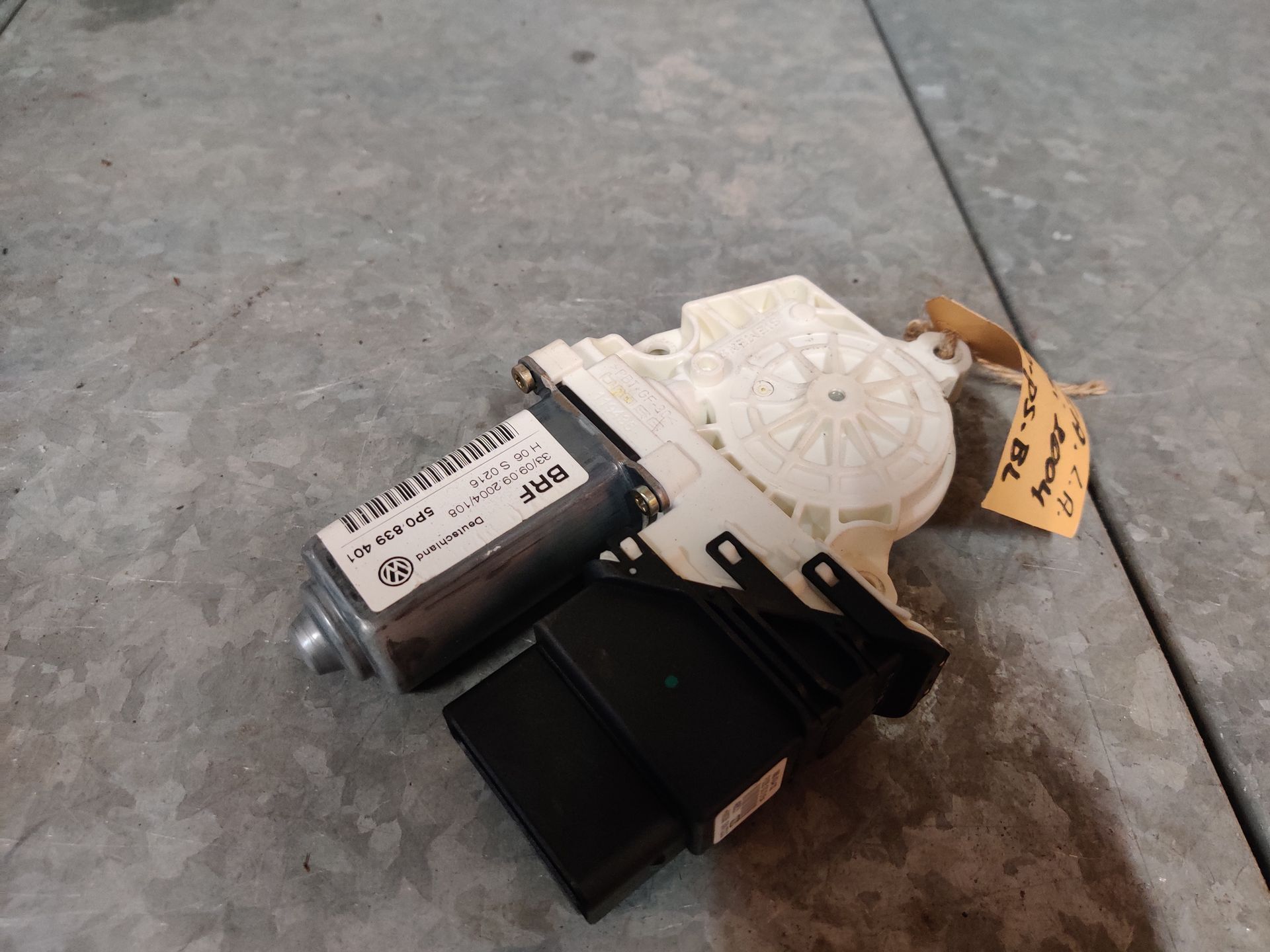 Seat Altea raammotor linksachter uit 2004.