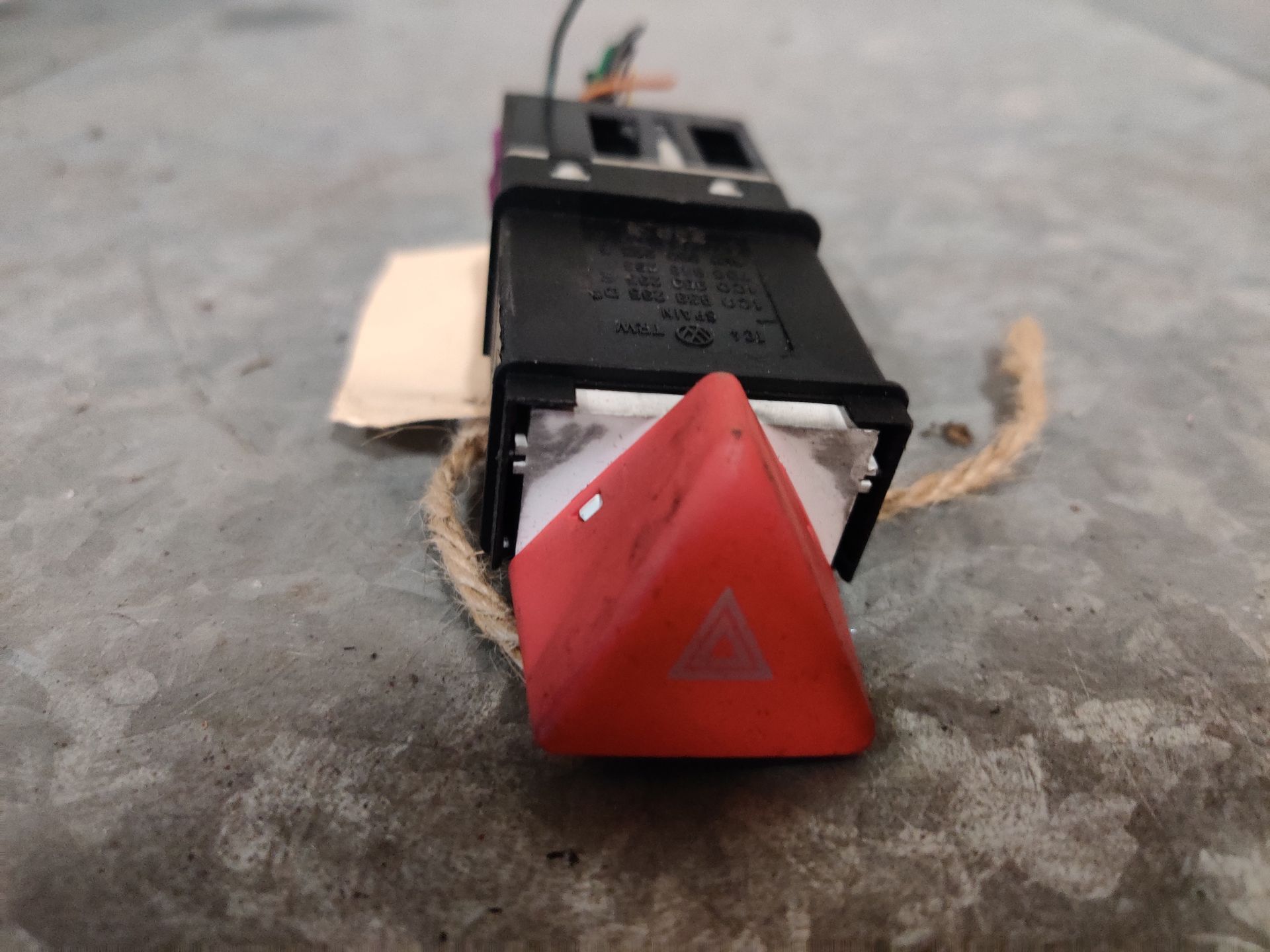 VW Beetle alarmlicht schakelaar uit 2003 van een 1.9 TDi.