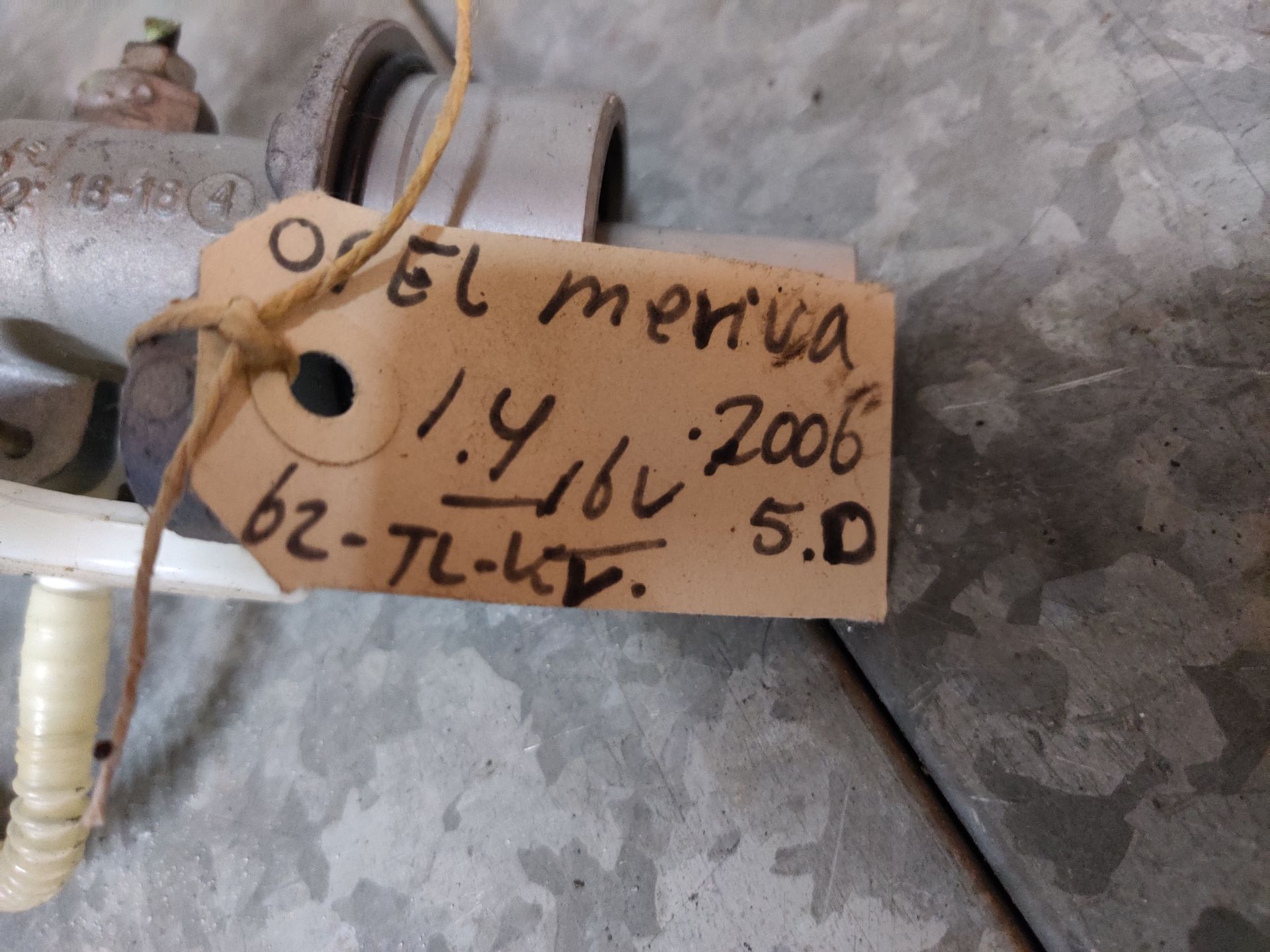 Opel Meriva hoofdremcilinders bij Stegeman Carparts in Exel bij Lochem.