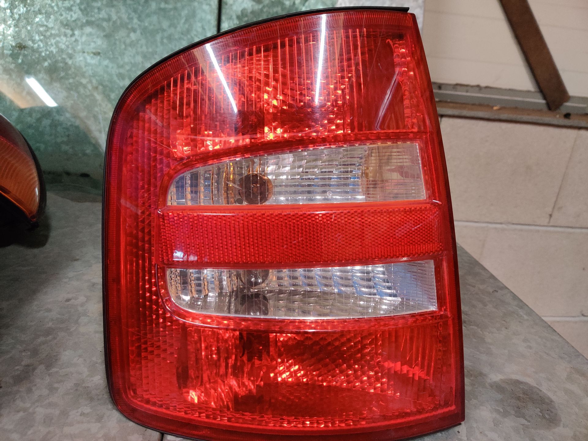 Skoda Fabia linker achterlicht uit 2003.