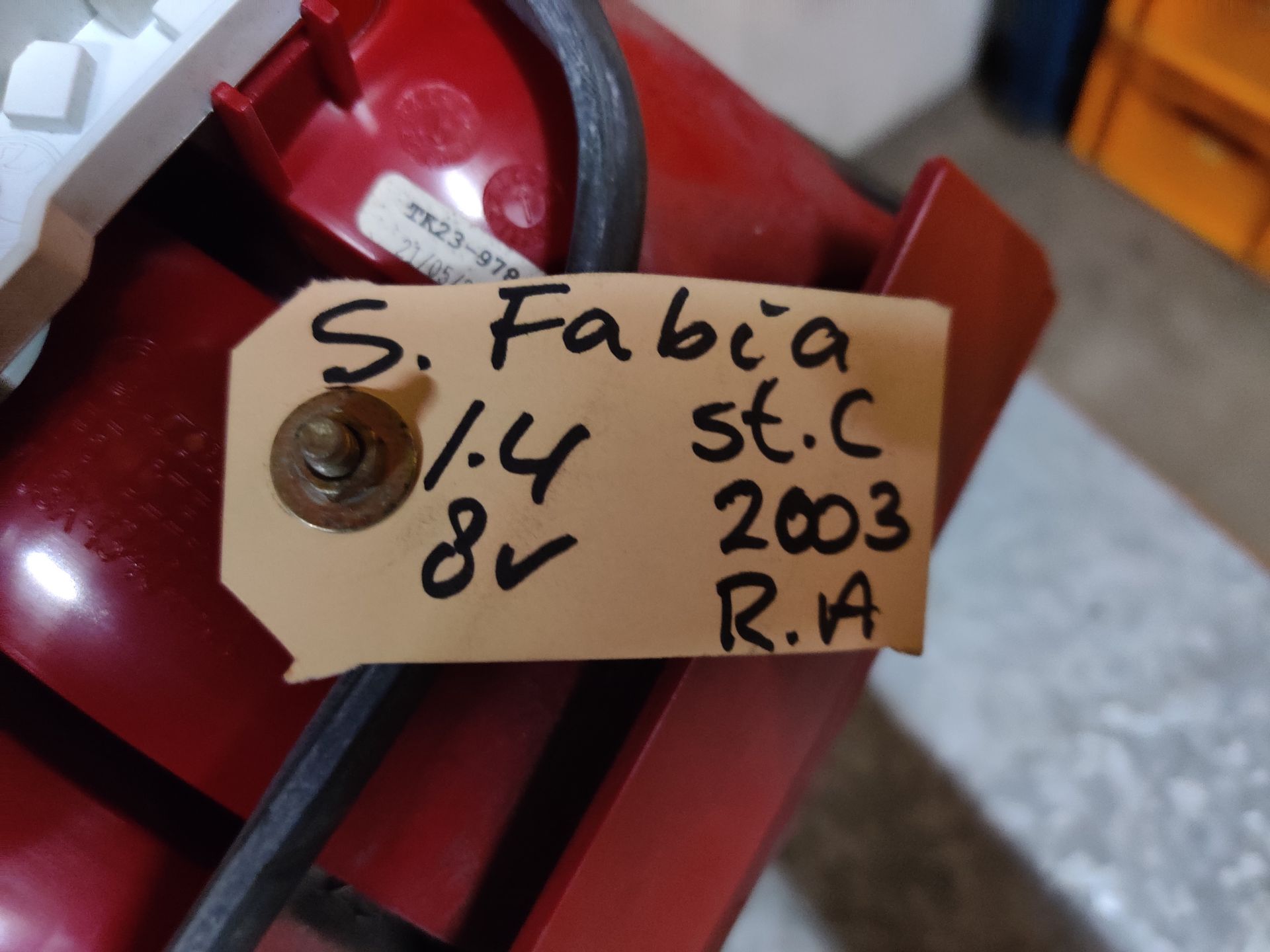Skoda Fabia rechter achterlicht van een station uit 2003.