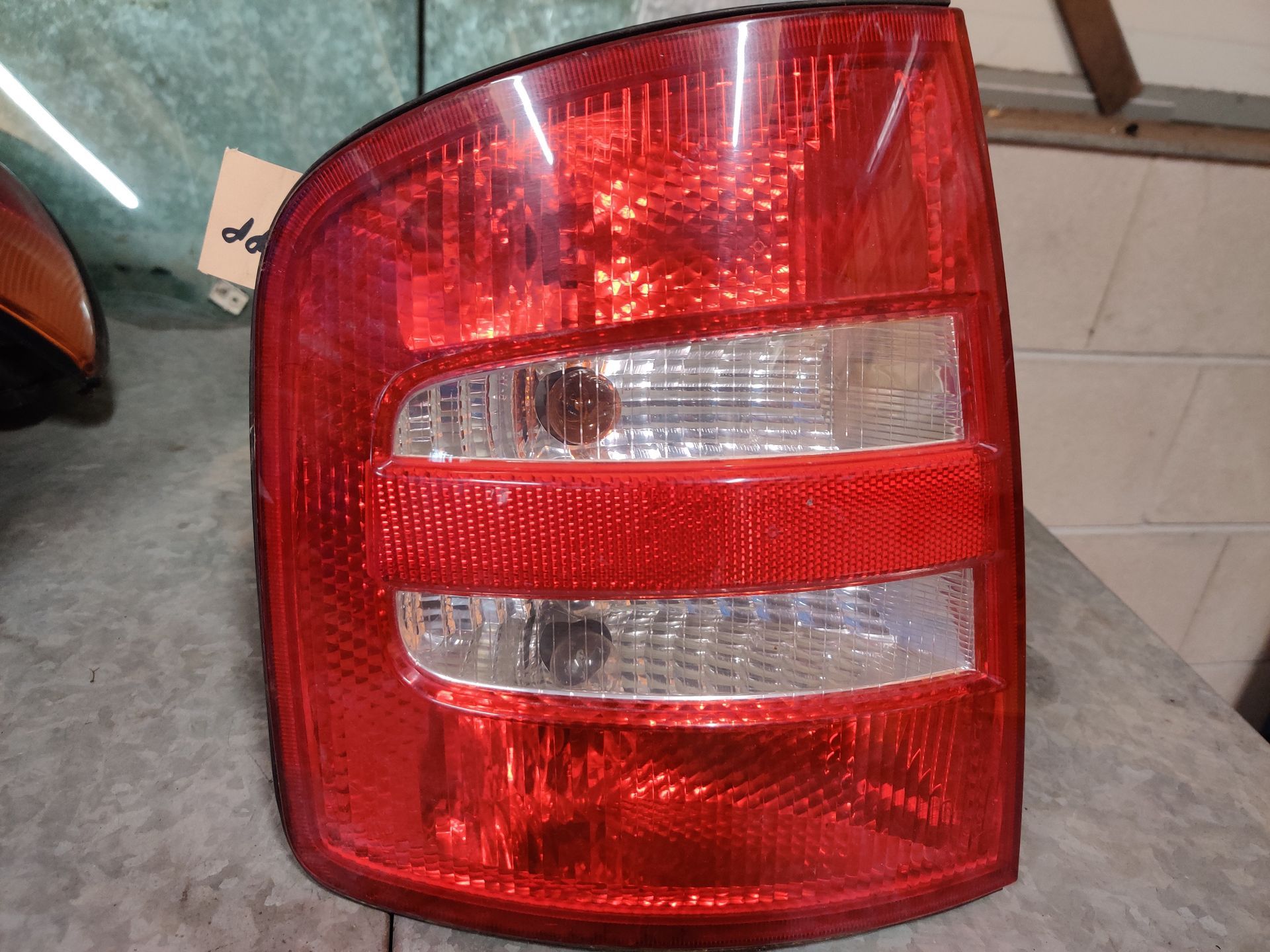 Skoda Fabia linker achterlicht van een 1.4 station uit 2003.