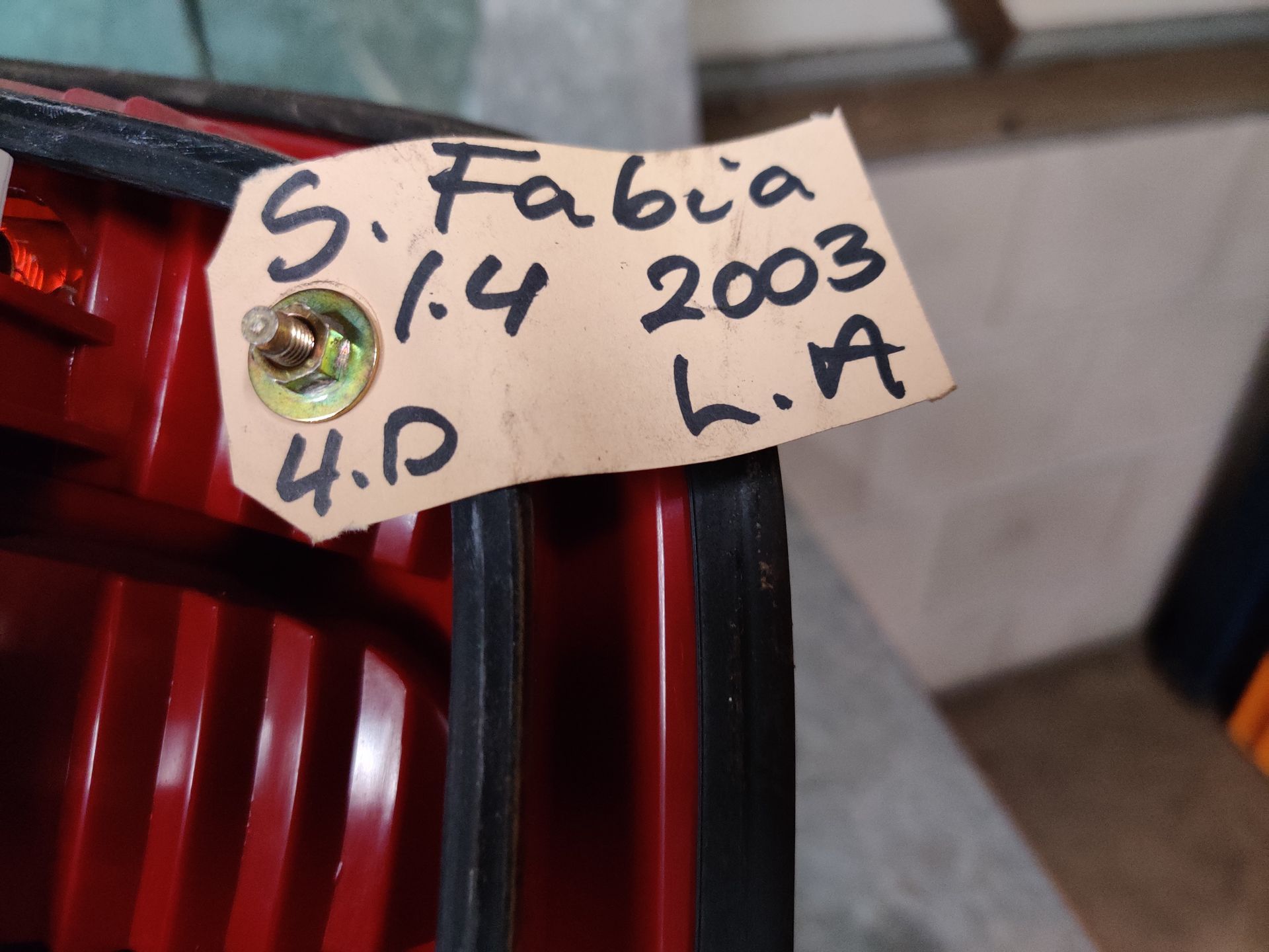 Skoda Fabia linker achterlicht van een 1.4 station uit 2003.
