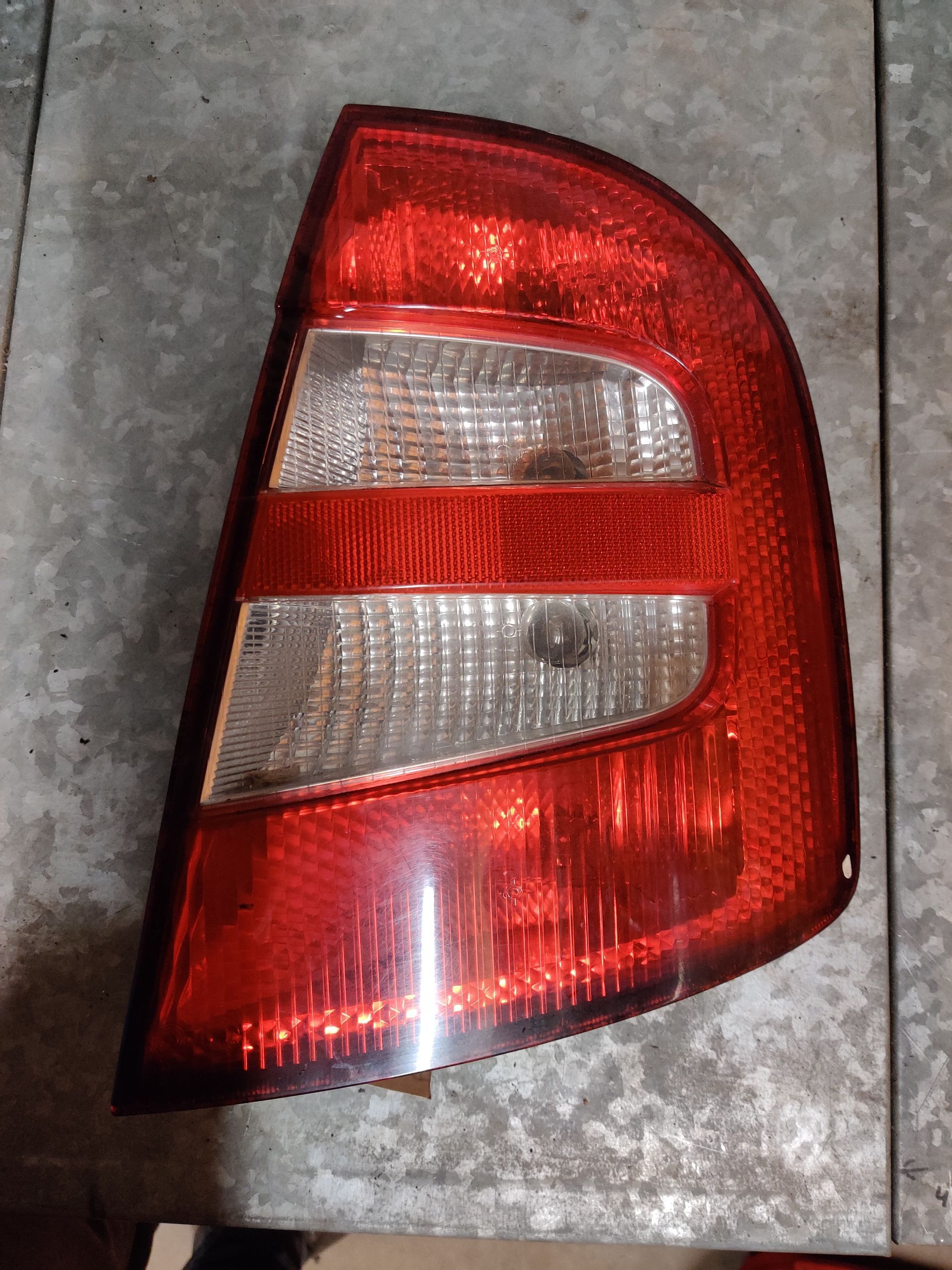 Skoda Fabia rechter achterlicht van een 1.9 SDi uit 2003.