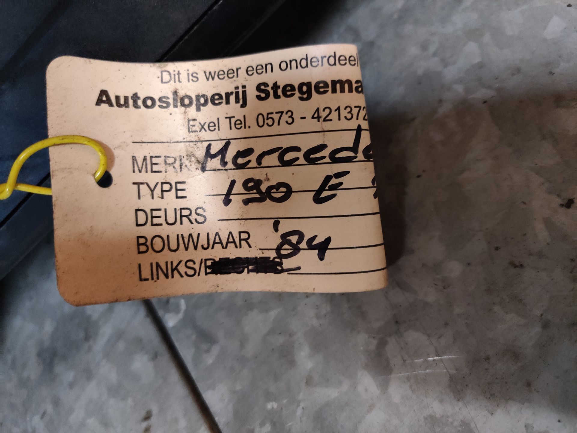 Mercedes 190E linker achterlicht van 2.0 uit 1984.
