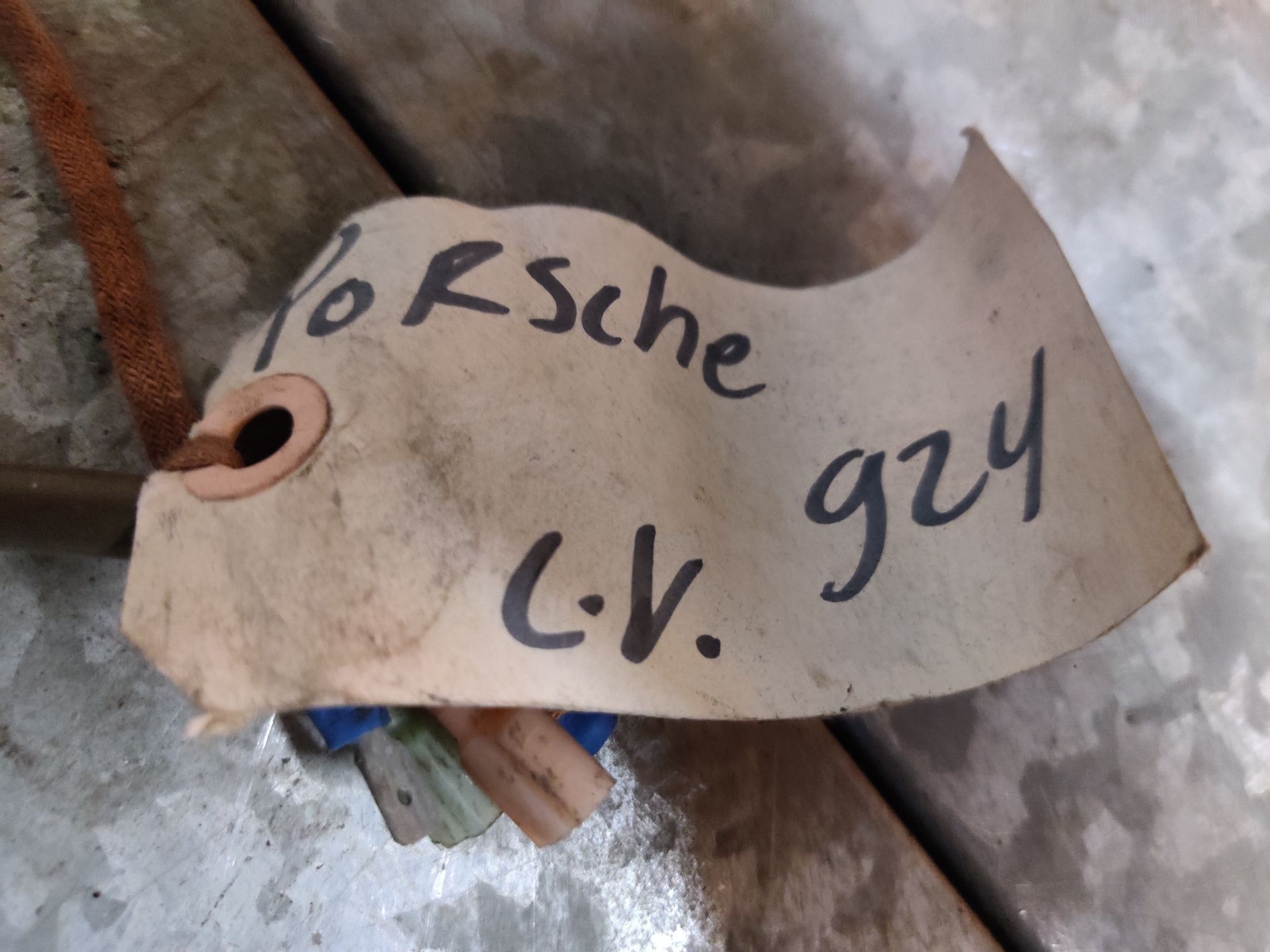 Porsche 924 linker spiegel elektrisch verstelbaar.