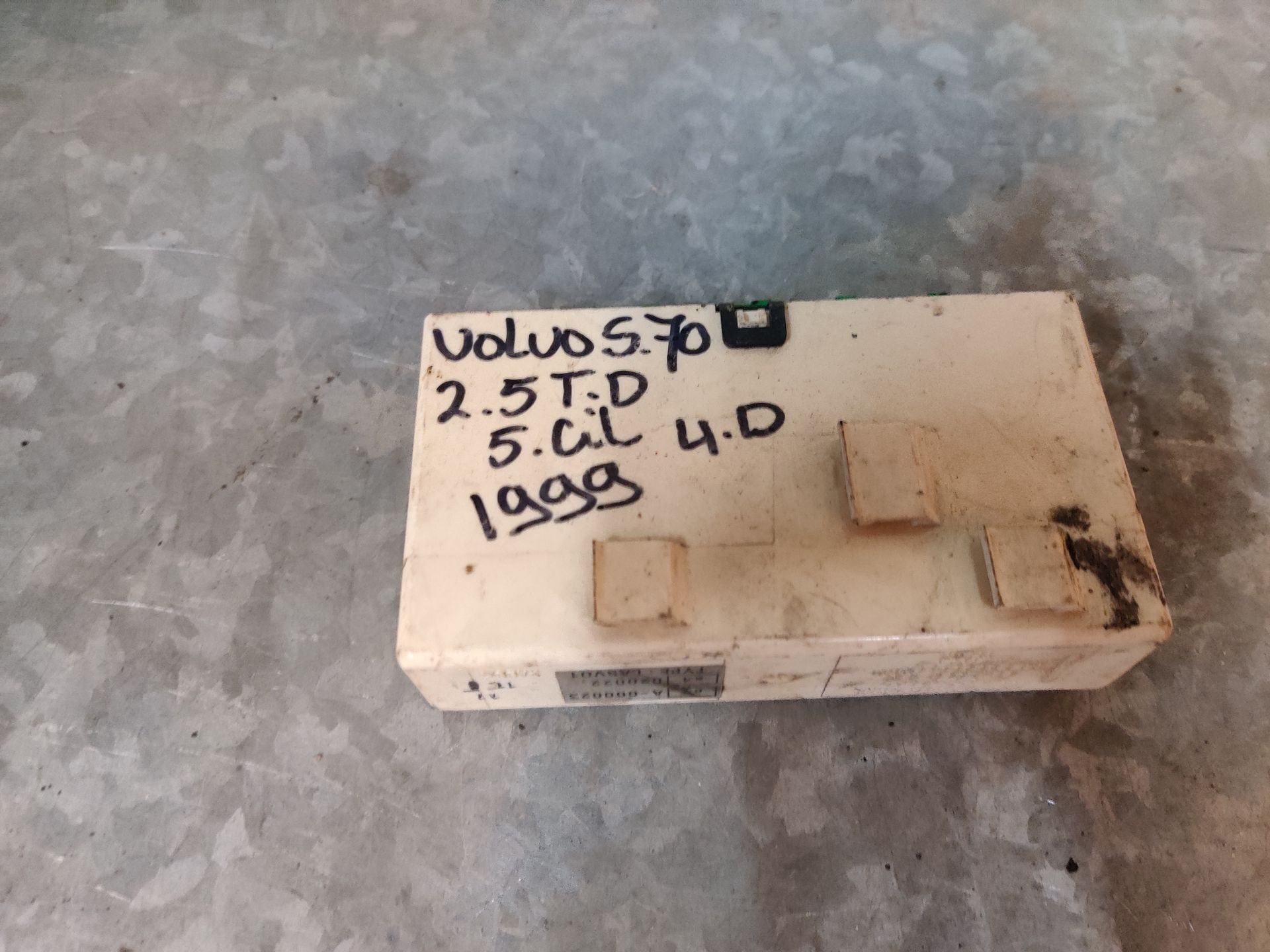 Volvo S70 alarm computer van een 2.5 TD uit 1999.