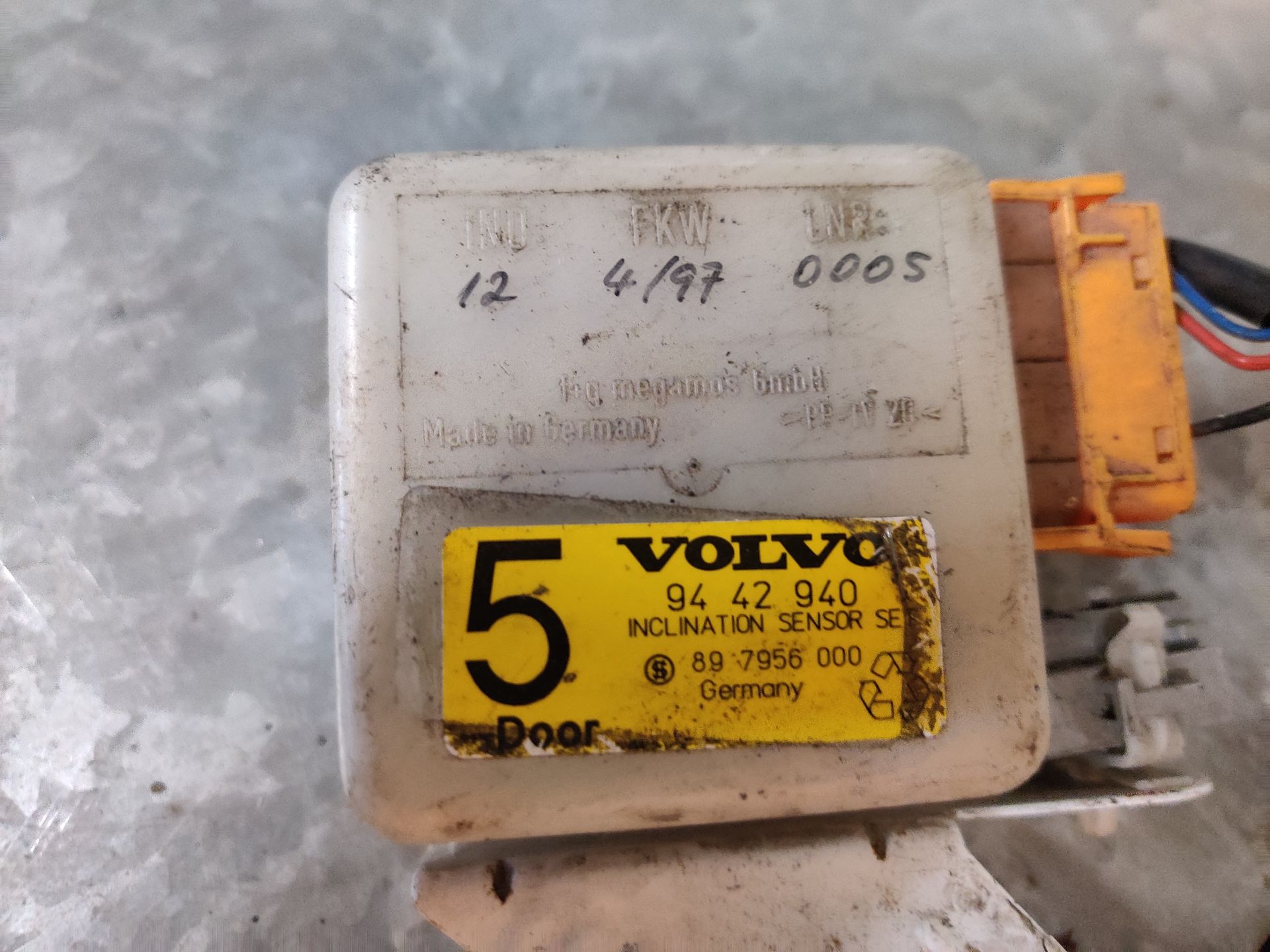 Volvo V70 hellingsensor, kantelsensor uit 1997.