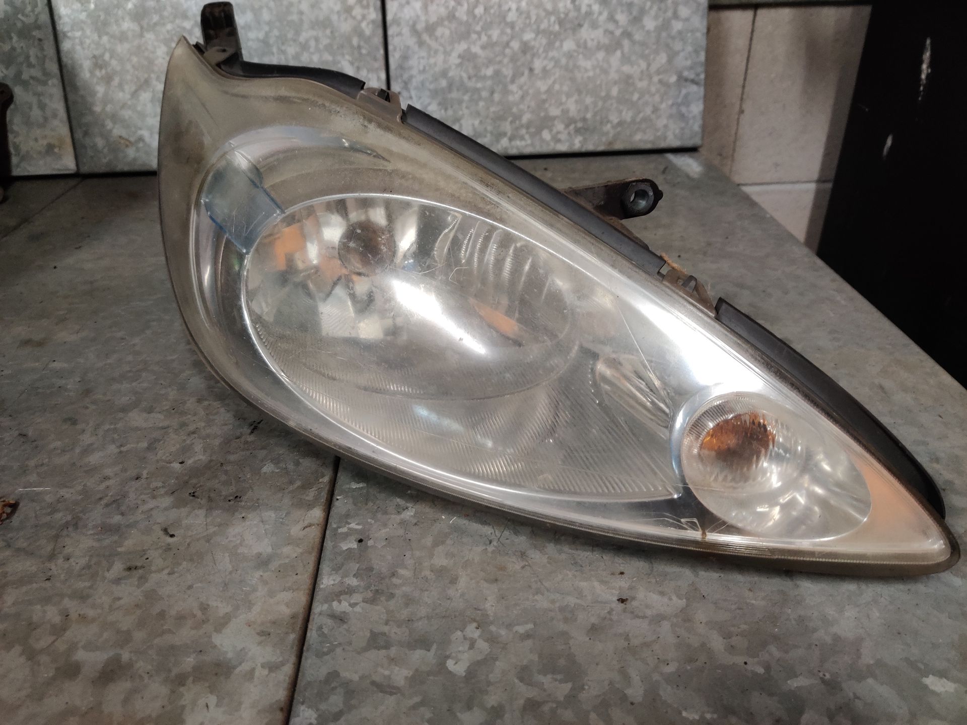 Ford Ka rechter koplamp uit 2010.