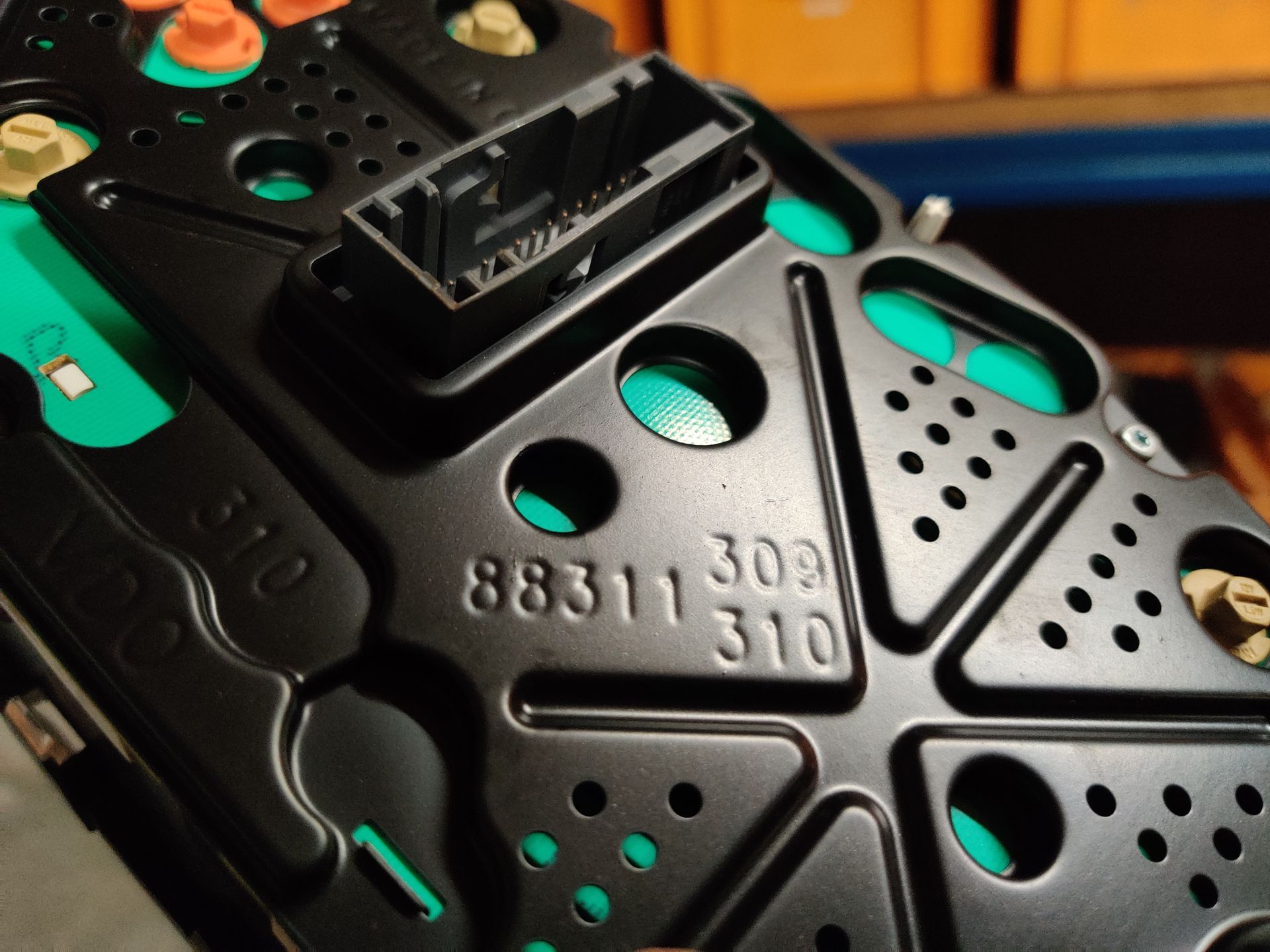 www.stegemancarparts.nl voor al uw koplampen, katalysatoren, kilometertellers en veel meer.
