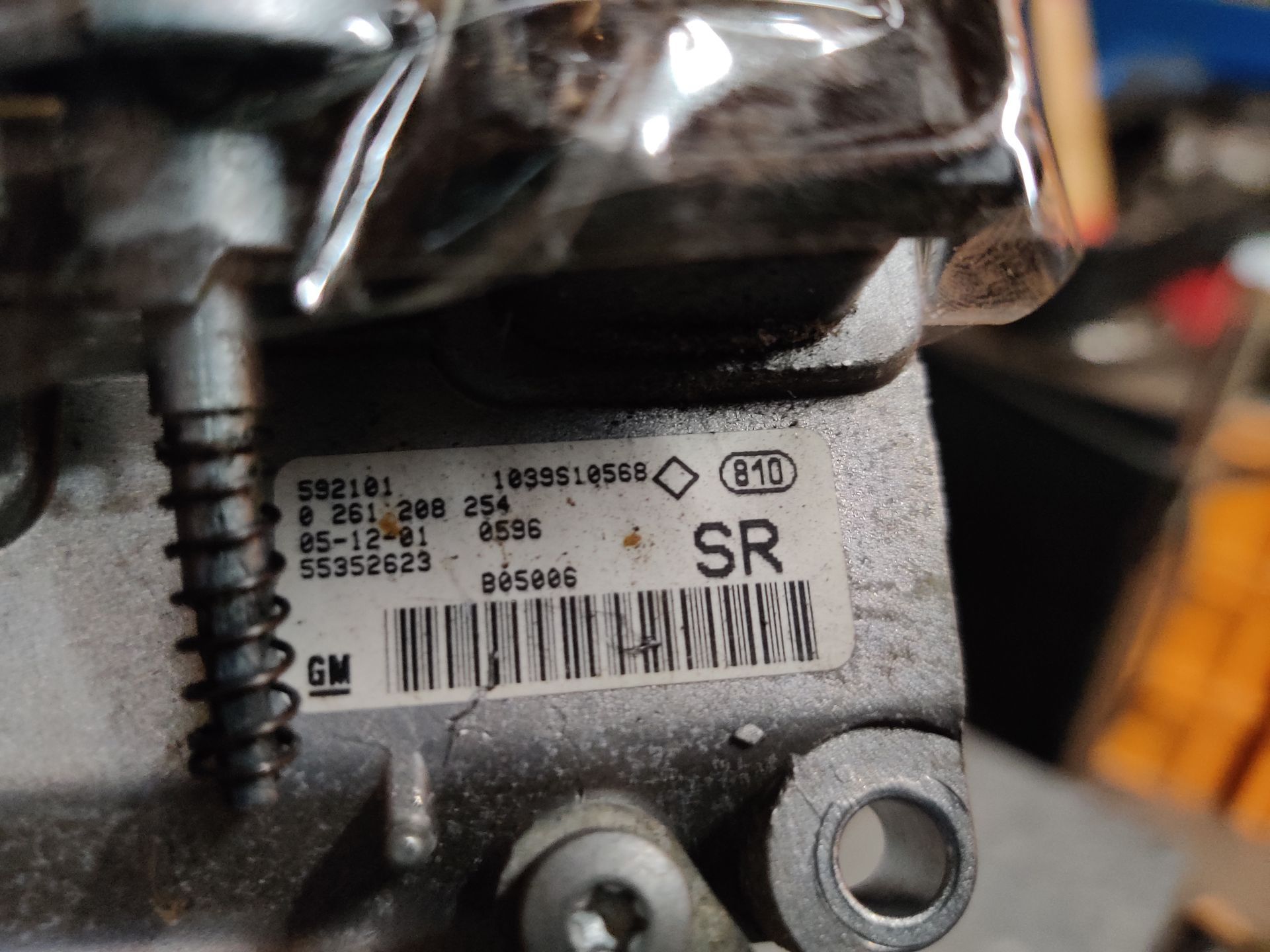Computer met contactsleutels bij Stegeman Autosloperij in Exel.