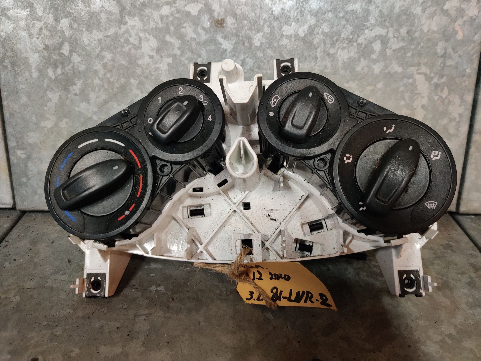 Ford Ka temperatuur, aanjager, airco regelaar van een 1.2 uit 2010.