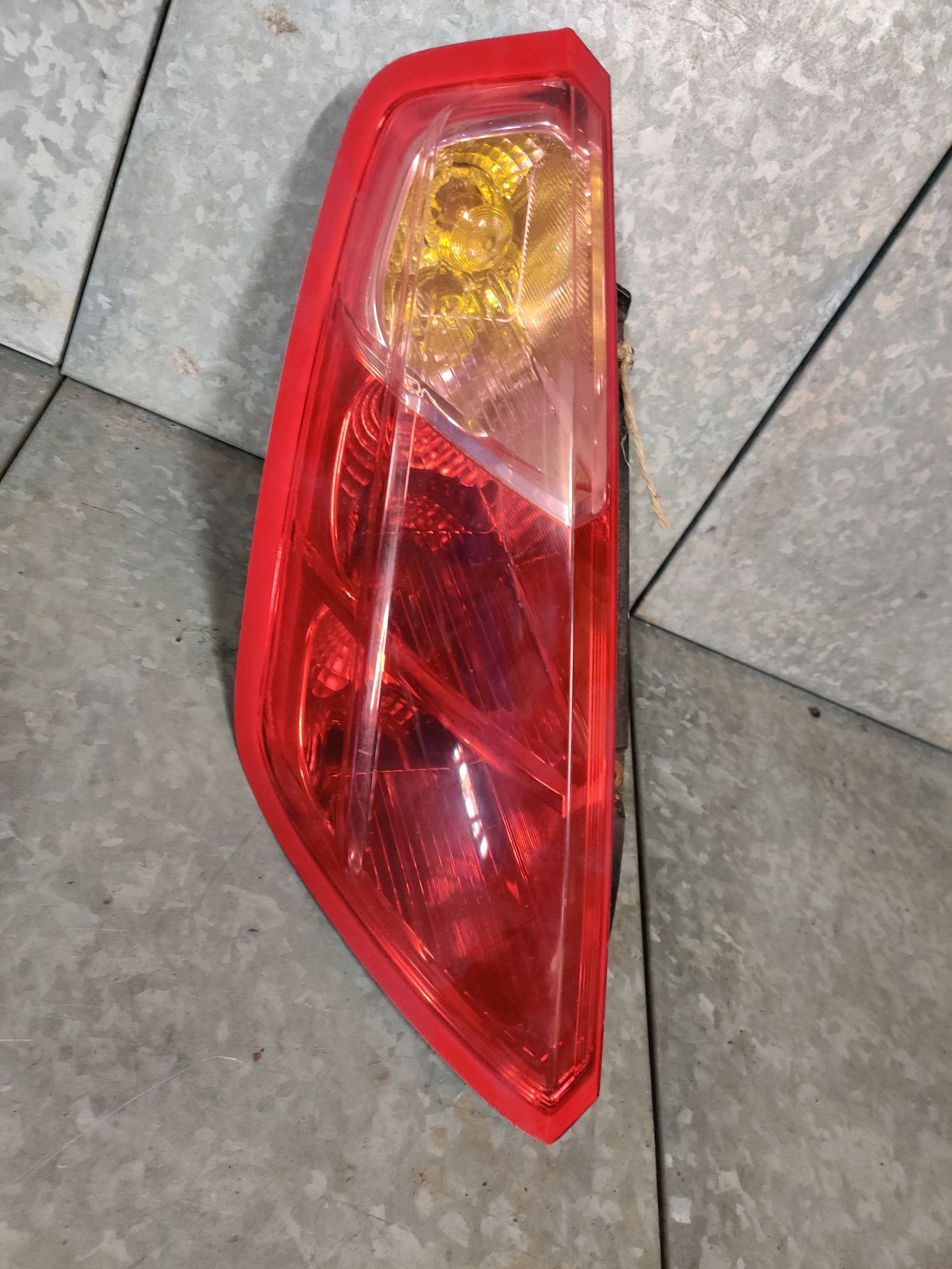 Fiat Punto linker achterlicht van een 1.4 uit 2006.