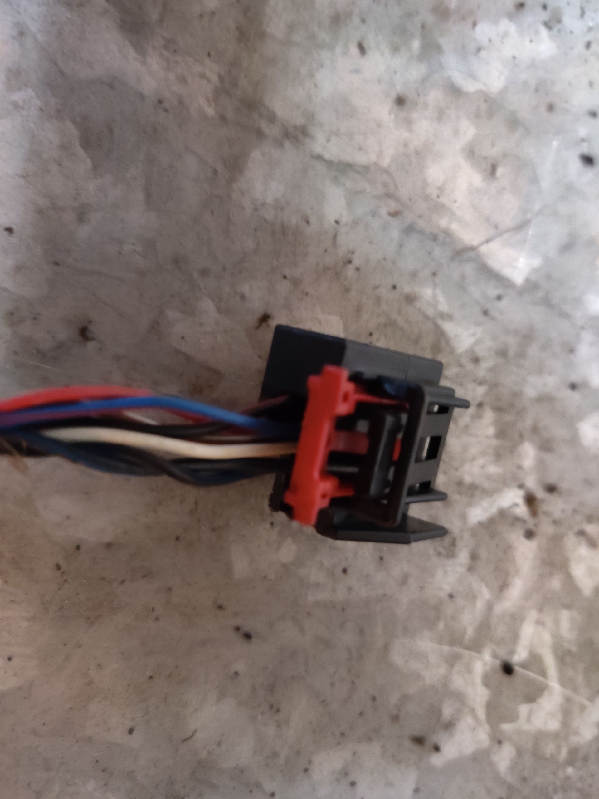 Een VW Golf 5  zilverkleurige autospiegel met zwarte behuizing bij Stegeman Car Parts