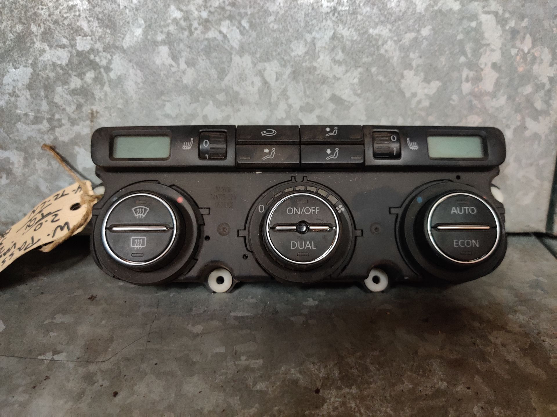 VW Passat kachelbediening van een 2.0 TDi uit 2006, gebruikt.