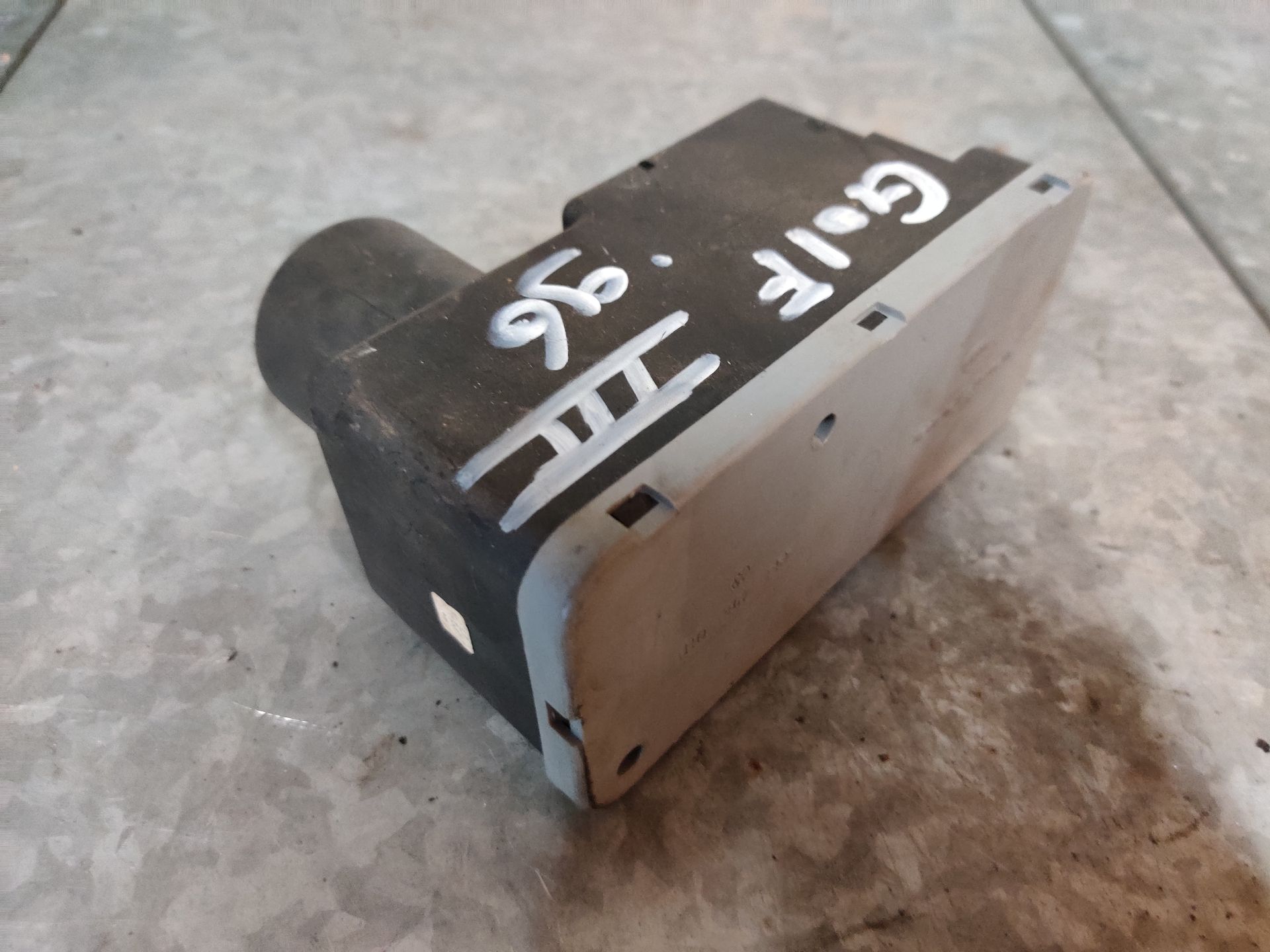 VW Golf 3 unit van een centrale deurvergrendeling uit 1996, gebruikt en goed.