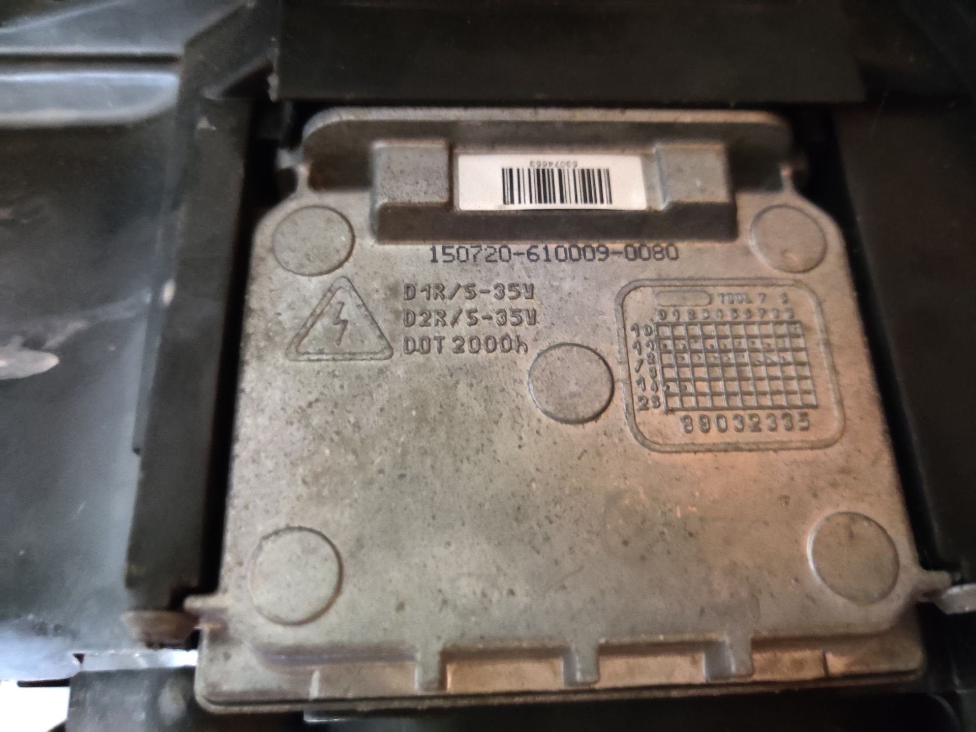 Renault Megane Cabriolet Xenon koplamp van een 2.0 16V uit 2007, gebruikt.